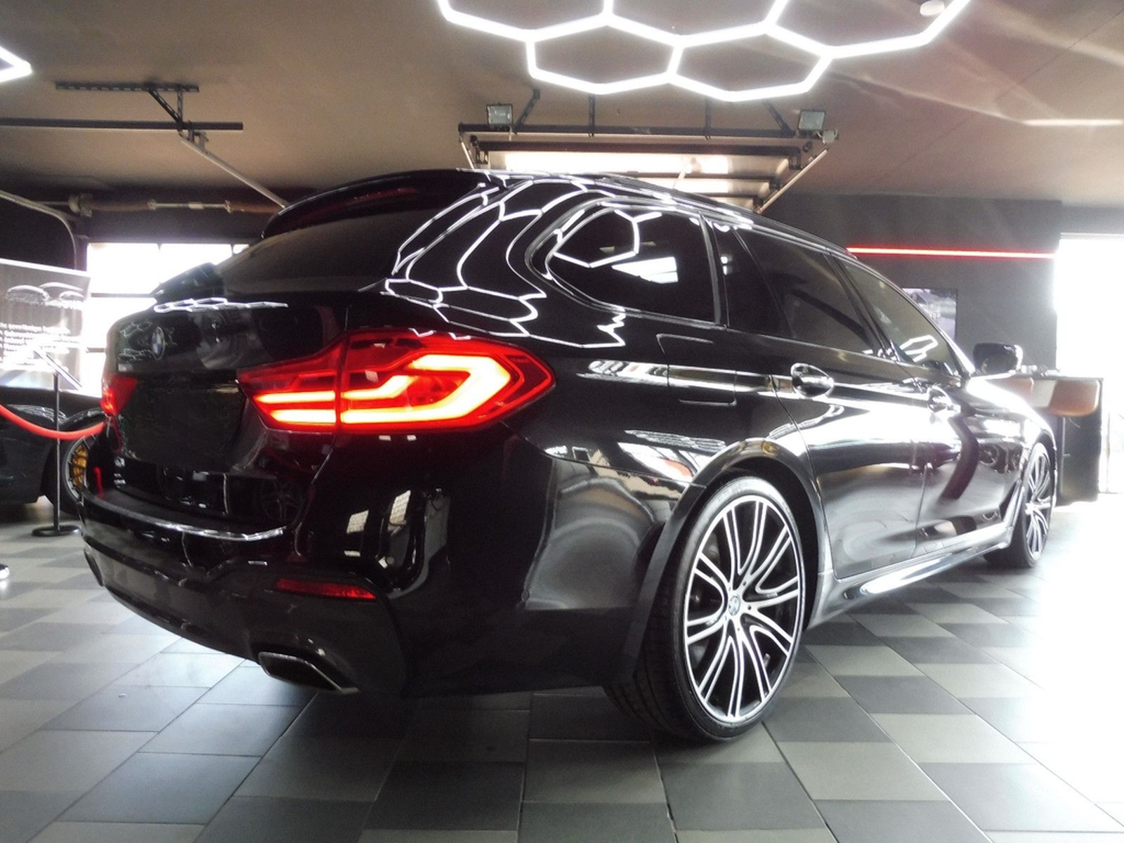 BMW 540d xDrive M Sport Entertain/HUD/Kam/Pano/AHK foto 6