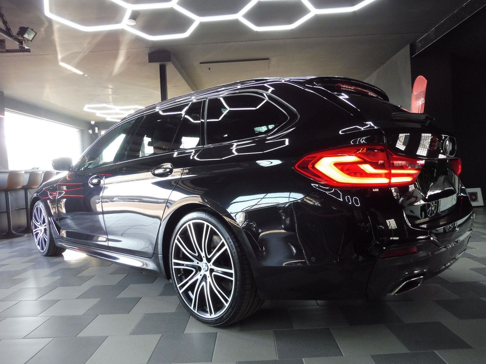 BMW 540d xDrive M Sport Entertain/HUD/Kam/Pano/AHK foto 8