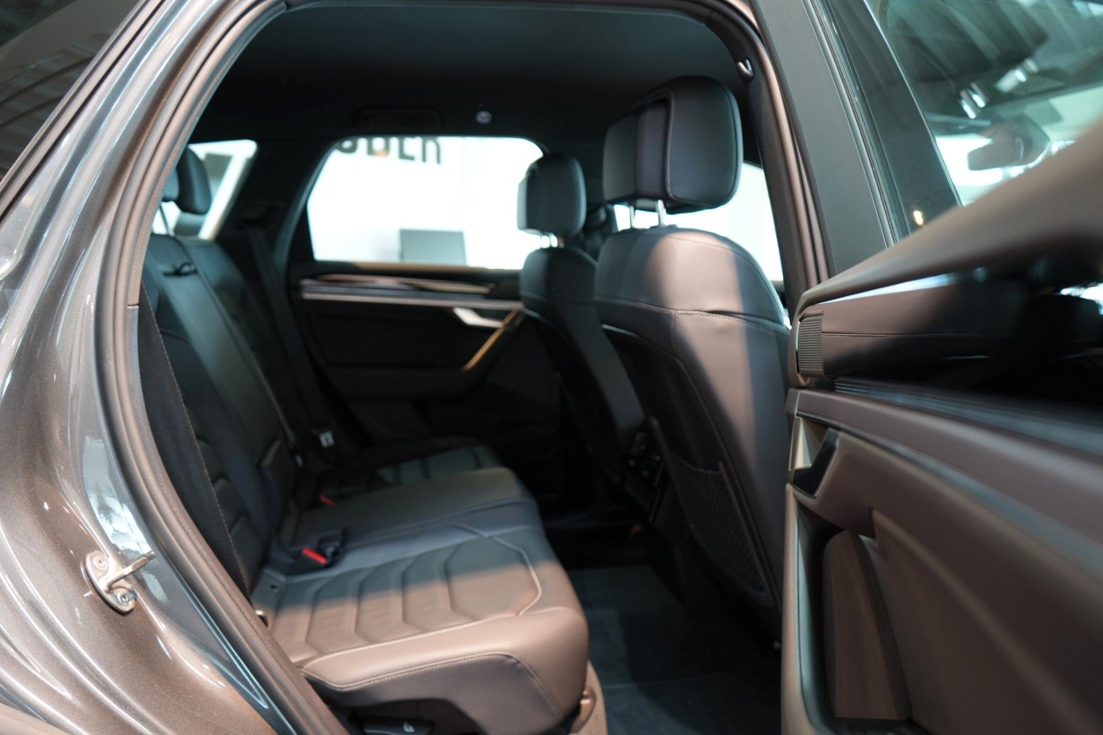 Volkswagen Touareg 3.0 V6 TDI 4Motion R-Line *LED*Navi*AHK foto 12