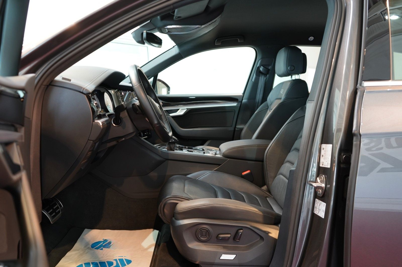 Volkswagen Touareg 3.0 V6 TDI 4Motion R-Line *LED*Navi*AHK foto 13