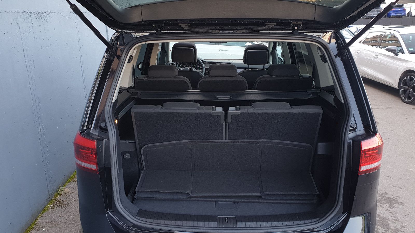 Volkswagen Touran 2.0TDI DSG Highline 7 Sitze*Pano/Navi/AHK foto 10