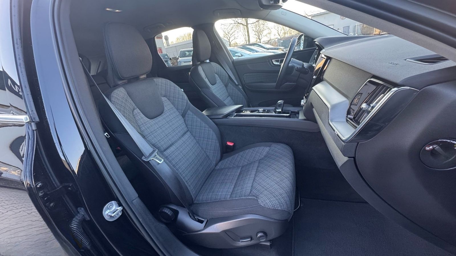 Volvo XC60 B4 Diesel Core + Fahrerassistenz-Paket foto 23