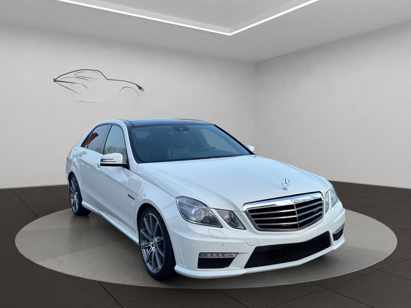 Mercedes-Benz E 63 AMG 6.3 V8 SAUGER! PANO/CAM/KEY/HK7 foto 2