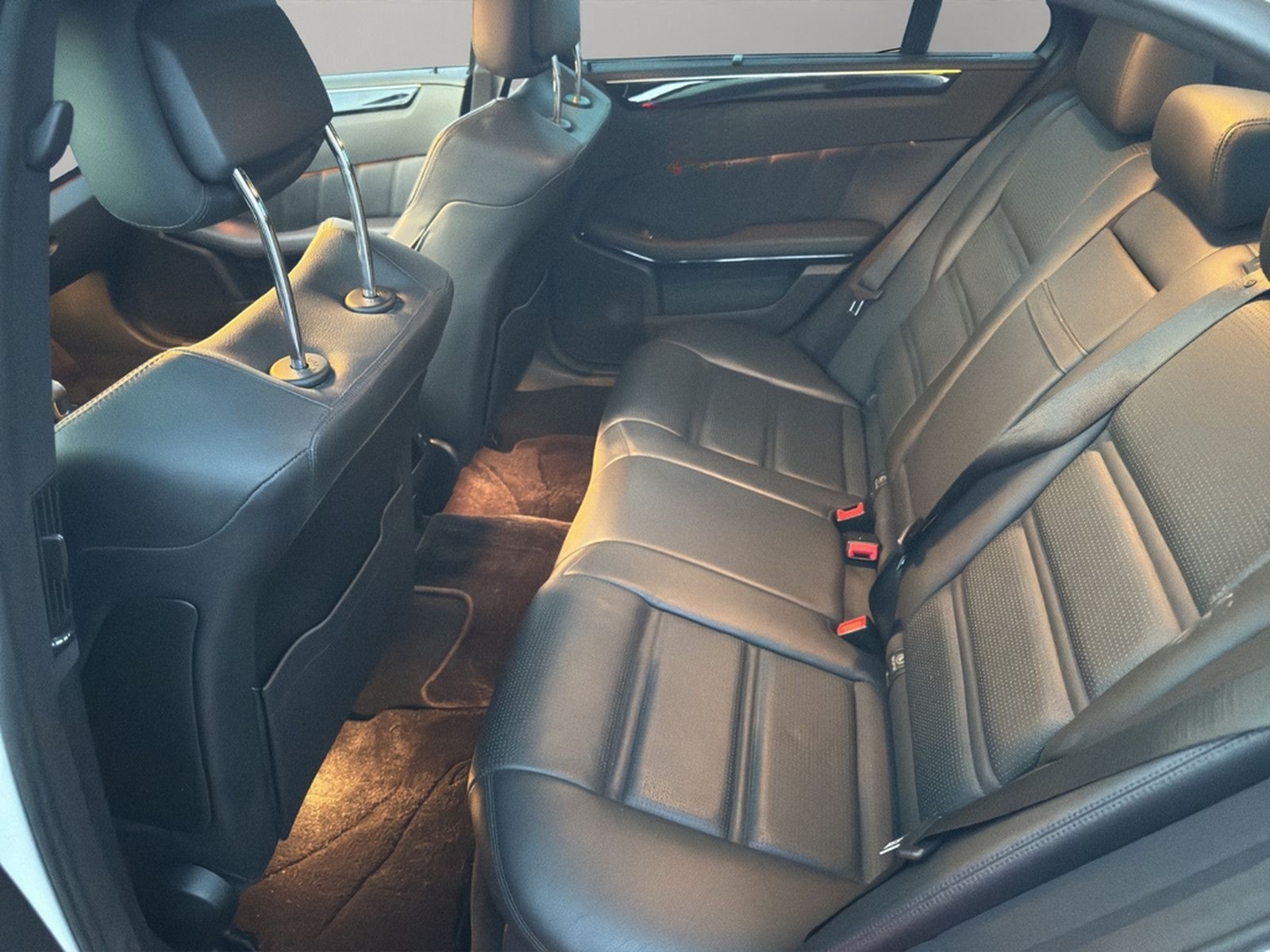 Mercedes-Benz E 63 AMG 6.3 V8 SAUGER! PANO/CAM/KEY/HK7 foto 12