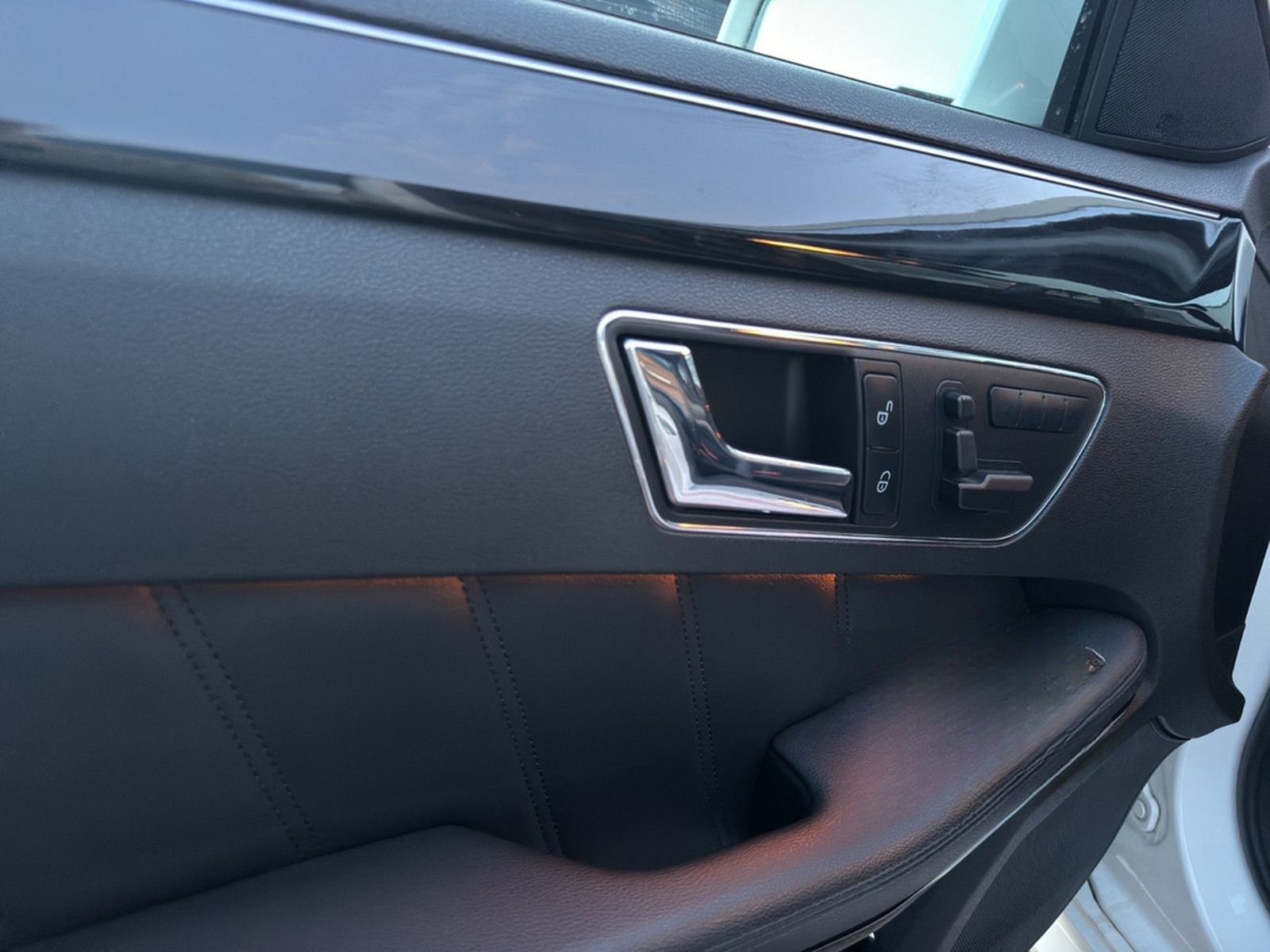Mercedes-Benz E 63 AMG 6.3 V8 SAUGER! PANO/CAM/KEY/HK7 foto 14