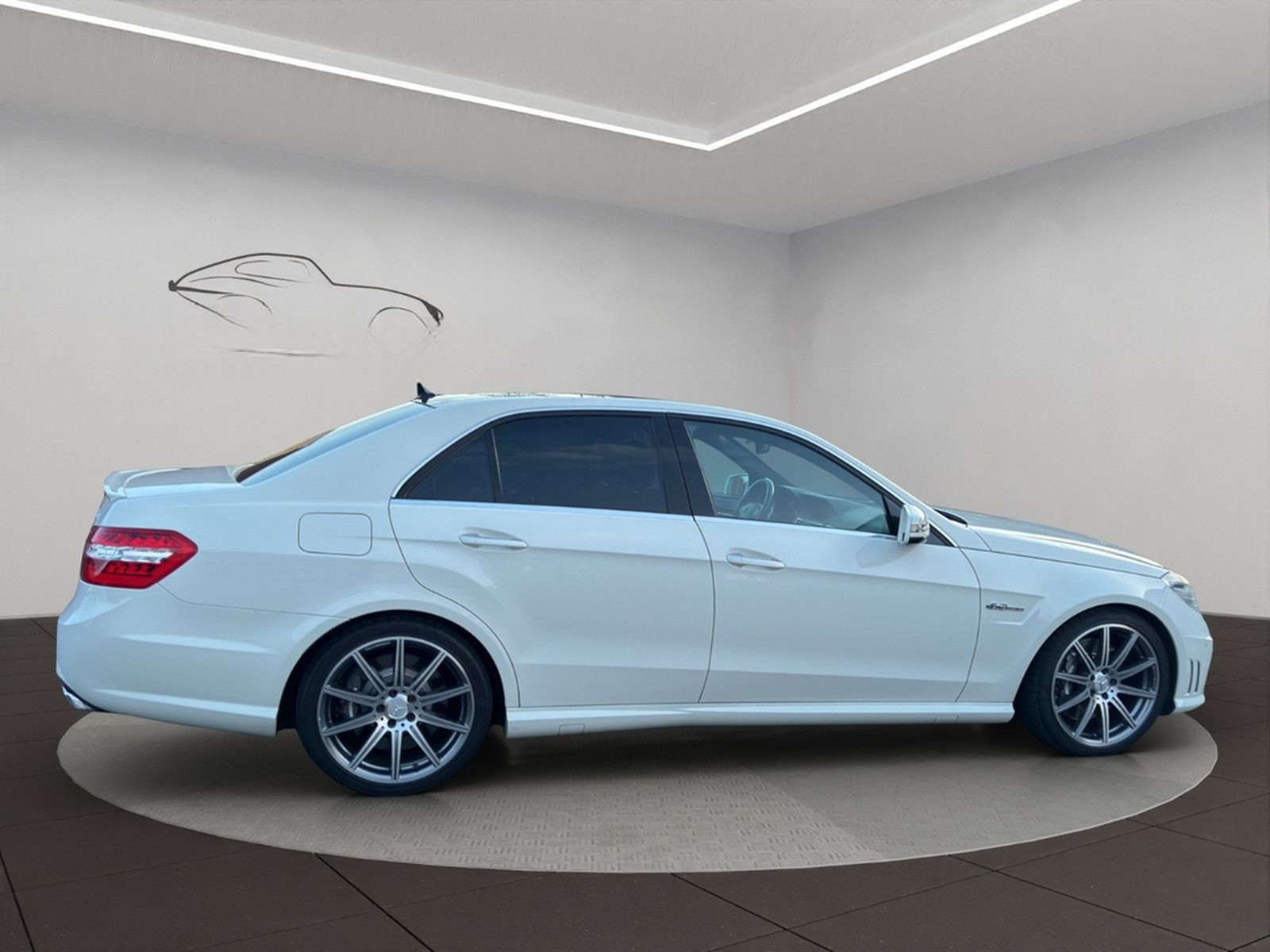 Mercedes-Benz E 63 AMG 6.3 V8 SAUGER! PANO/CAM/KEY/HK7 foto 4