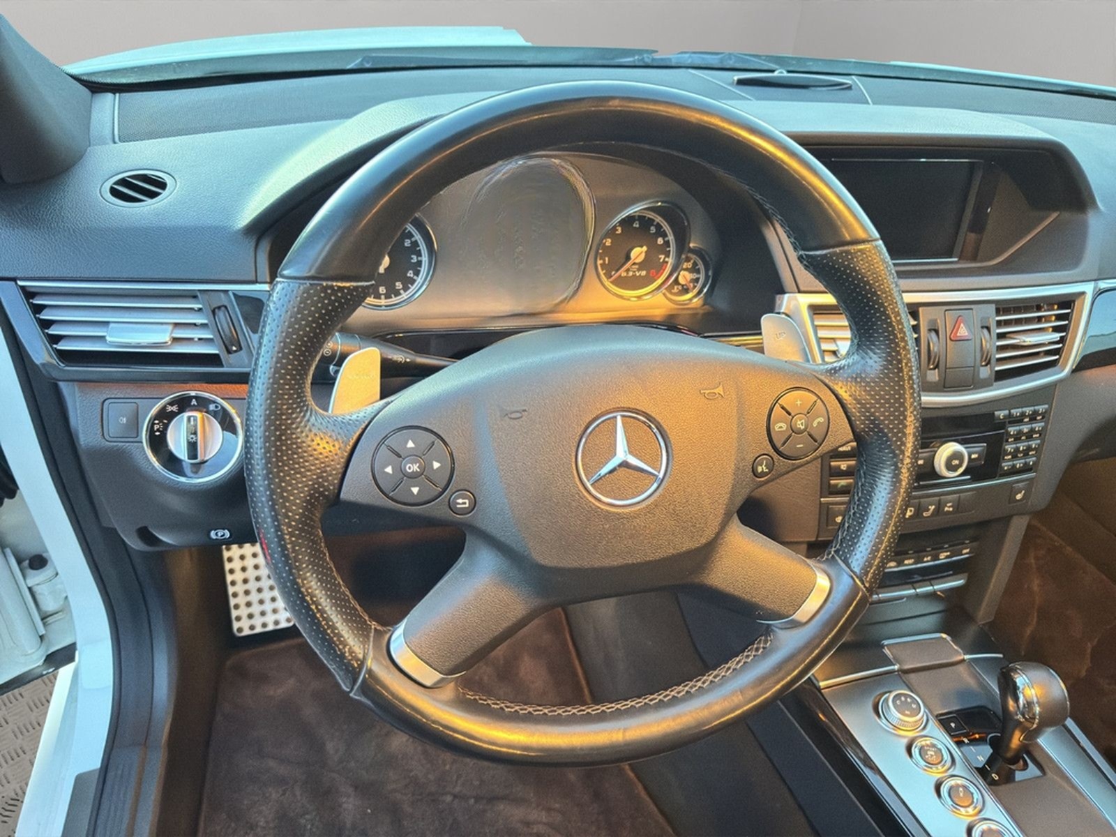 Mercedes-Benz E 63 AMG 6.3 V8 SAUGER! PANO/CAM/KEY/HK7 foto 9