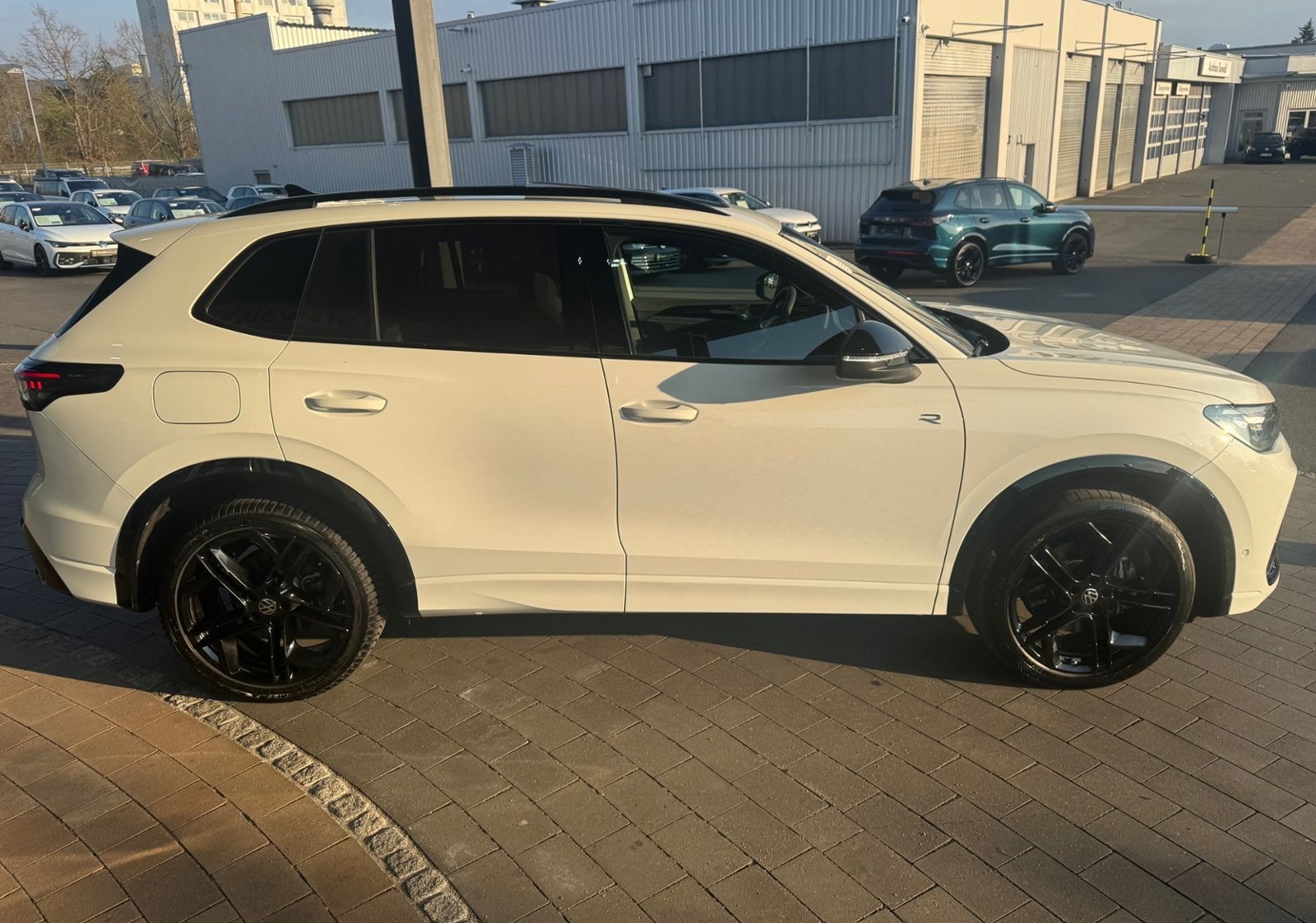 Volkswagen Tiguan III 2.0 TSI DSG 4M R-Line Black Style 20" foto 4