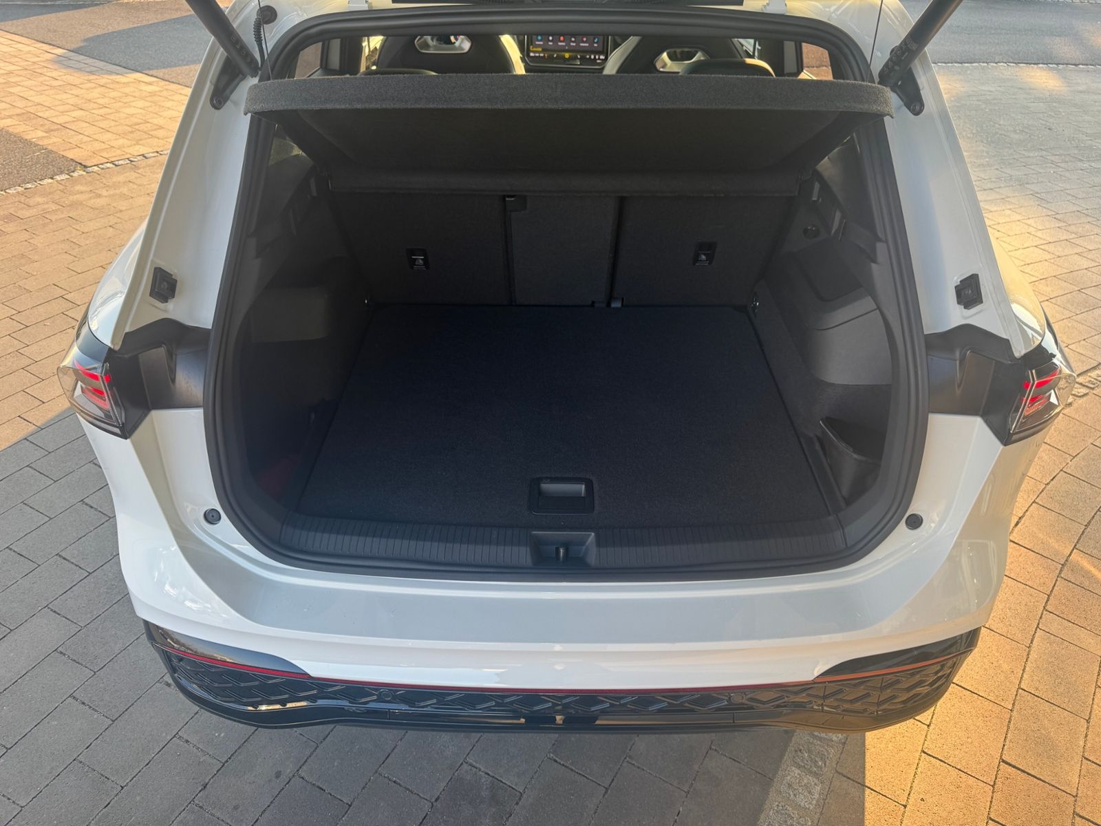 Volkswagen Tiguan III 2.0 TSI DSG 4M R-Line Black Style 20" foto 9