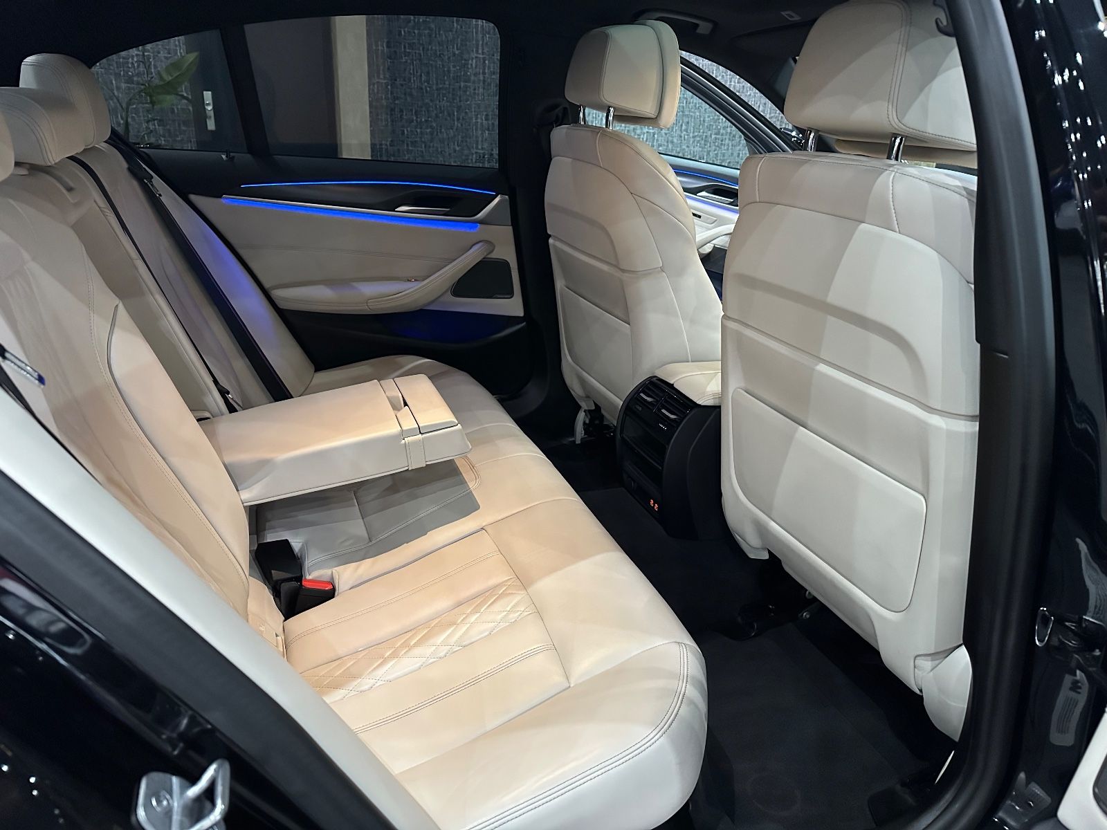 BMW 530 i M Sport / Soft-Close / LASER / H&K / 1HAND foto 11