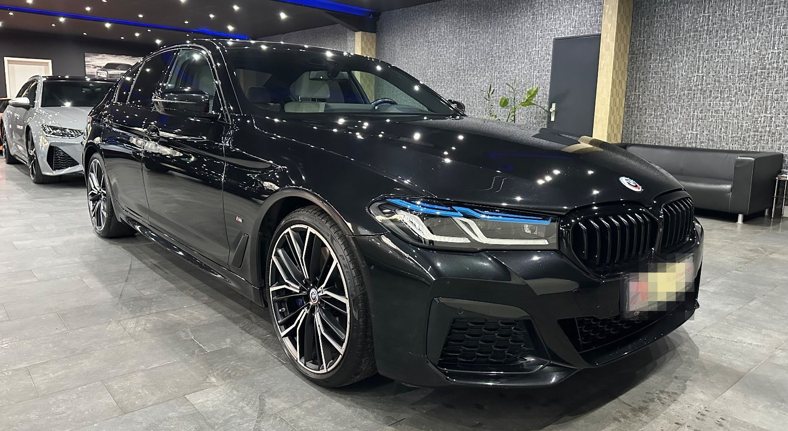 BMW 530 i M Sport / Soft-Close / LASER / H&K / 1HAND foto 3