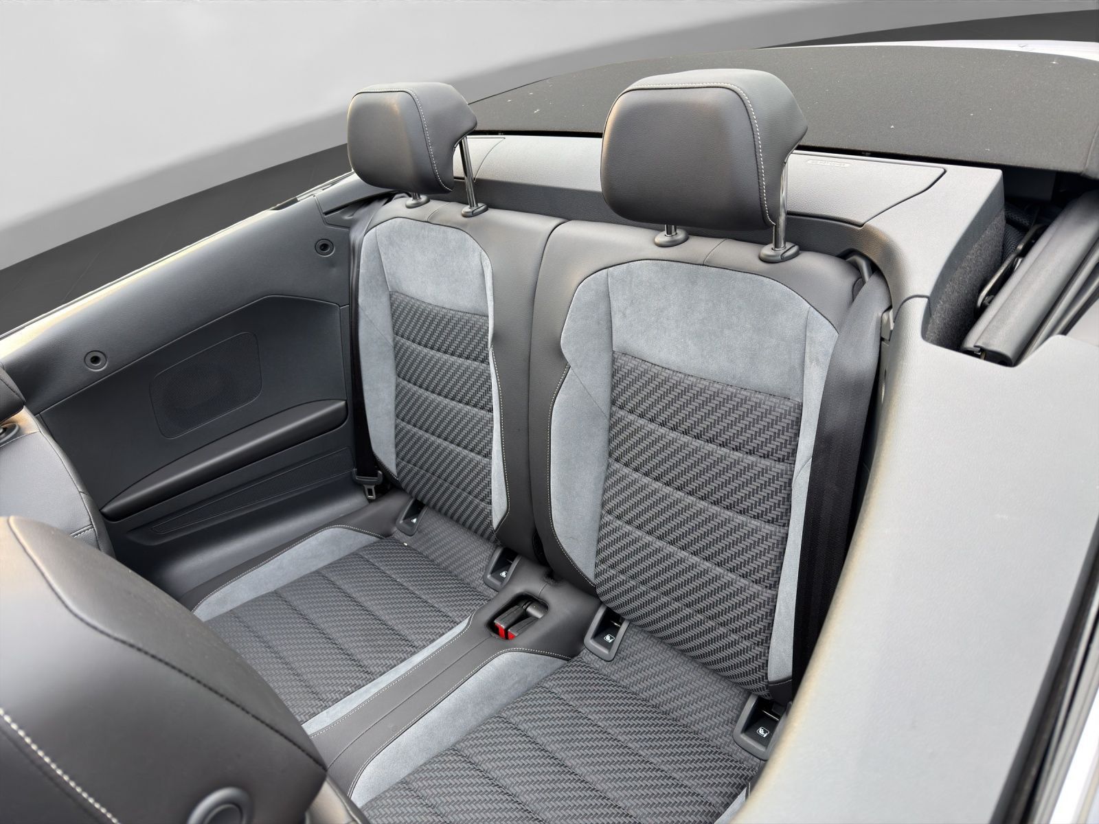 Volkswagen T-Roc Cabriolet 1.5 TSI DSG R-LINE NAVI VIRTUAL foto 6