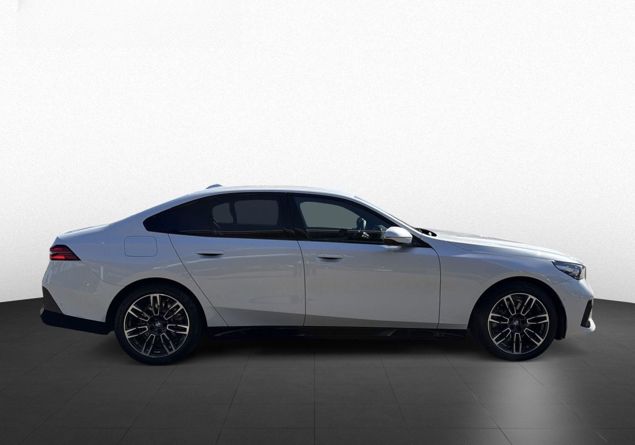 BMW 520d xDr Lim M SPORT AdLED,AHK,360,HUD,H/K,DAPro foto 10