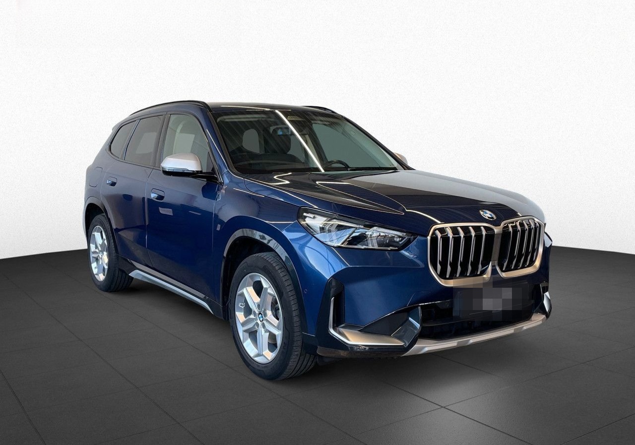BMW X1 sDrive18iA xLine - 18"LM,DAPlus,Memory,AHK foto 4