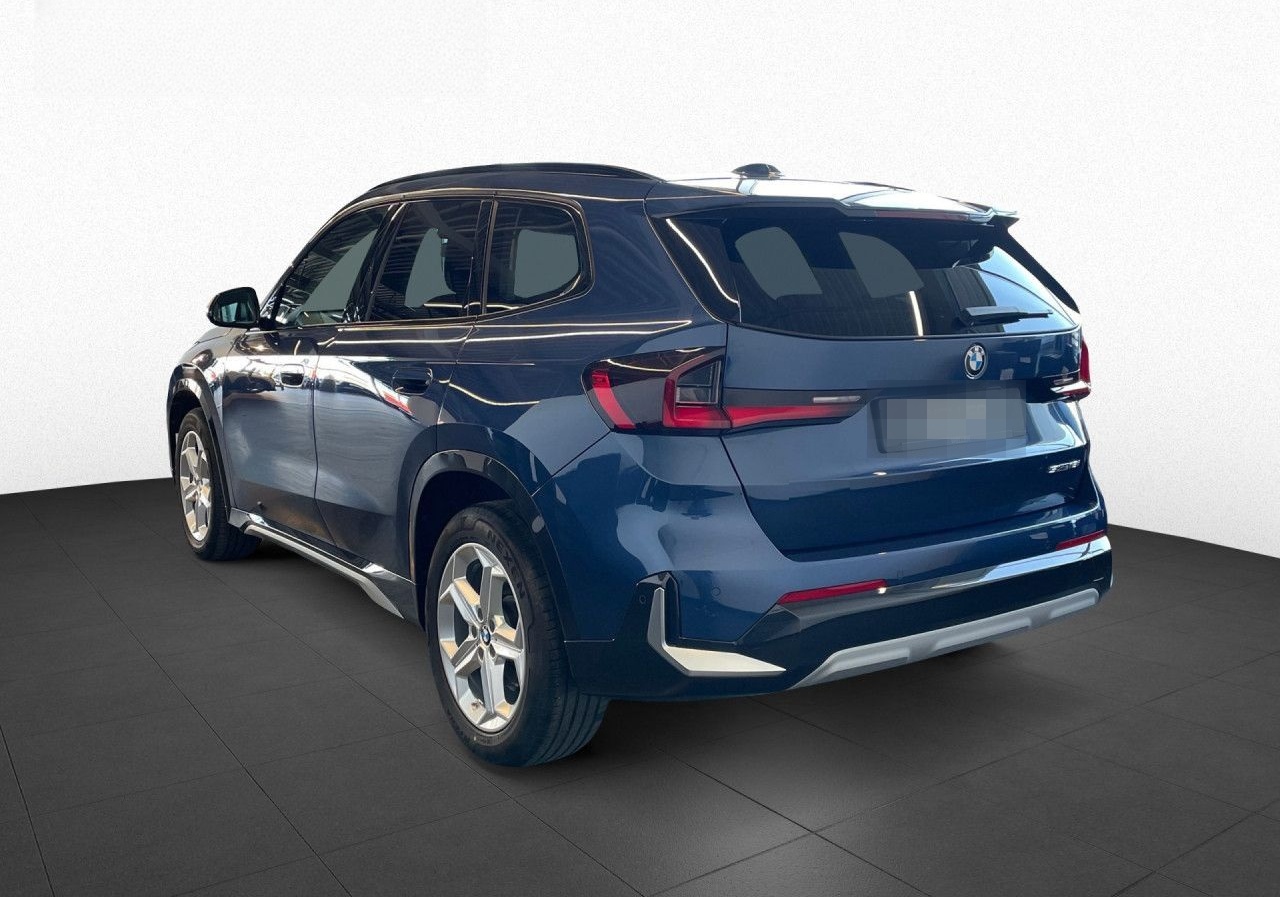 BMW X1 sDrive18iA xLine - 18"LM,DAPlus,Memory,AHK foto 6