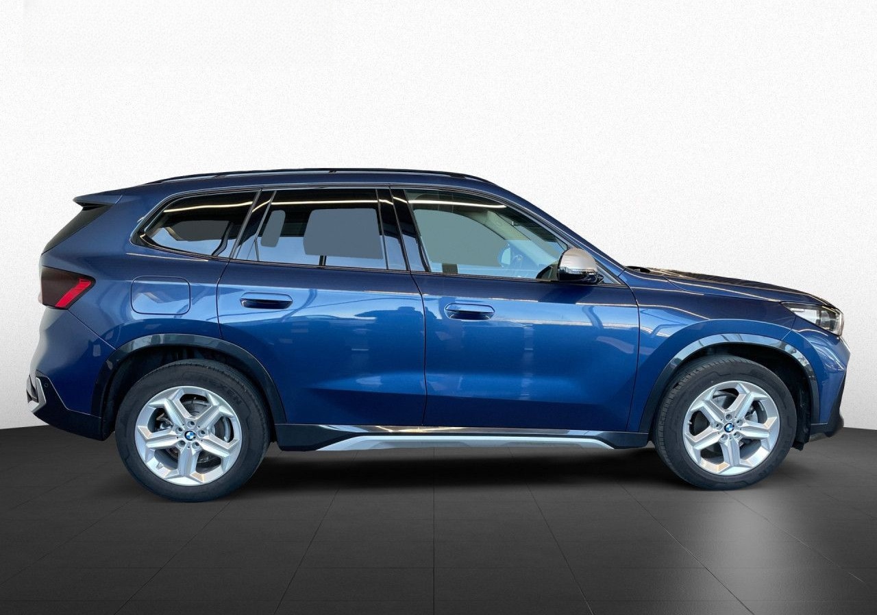 BMW X1 sDrive18iA xLine - 18"LM,DAPlus,Memory,AHK foto 7