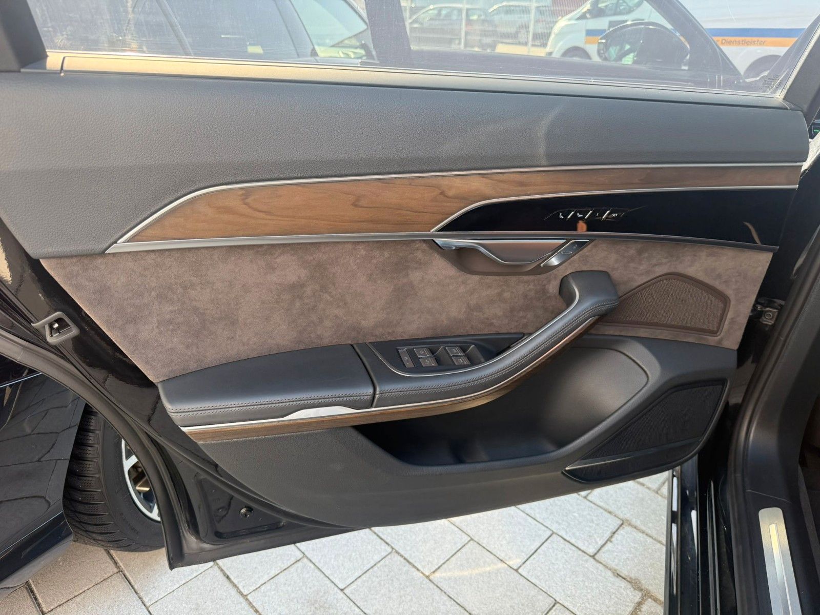 Audi A8 50 TDI L quattro foto 16