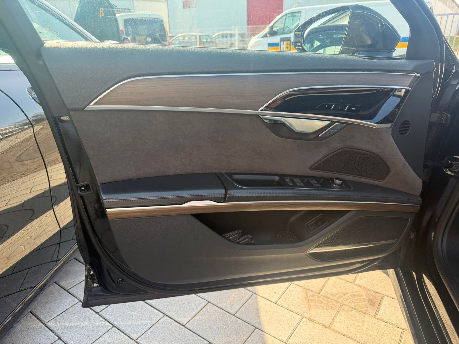 Audi A8 50 TDI L quattro foto 18