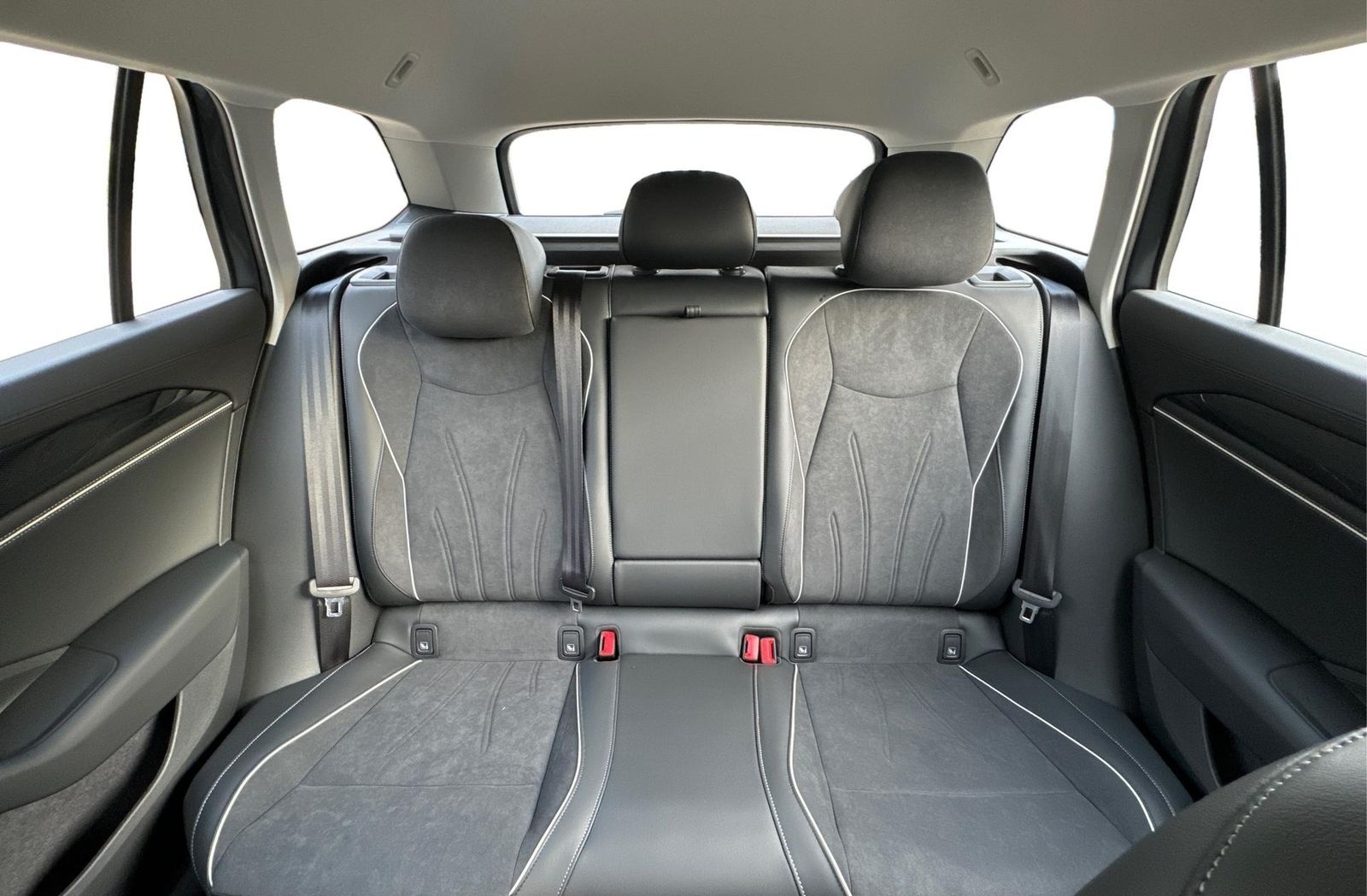 Volkswagen Passat Variant Business DSG+AHK+MASSAGE+NAVI+... foto 24