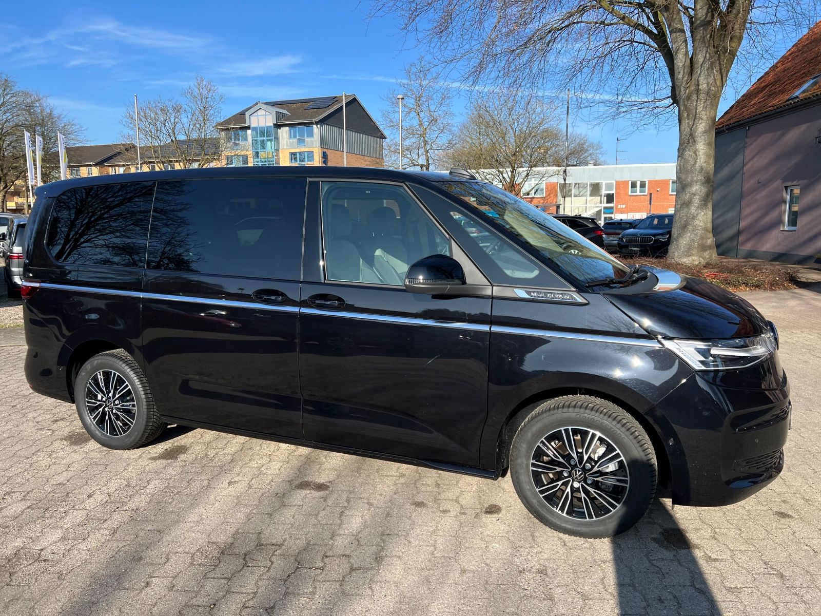 Volkswagen T7 Multivan 2,0TDI Style lang AHK Pano IQ Kamera foto 2