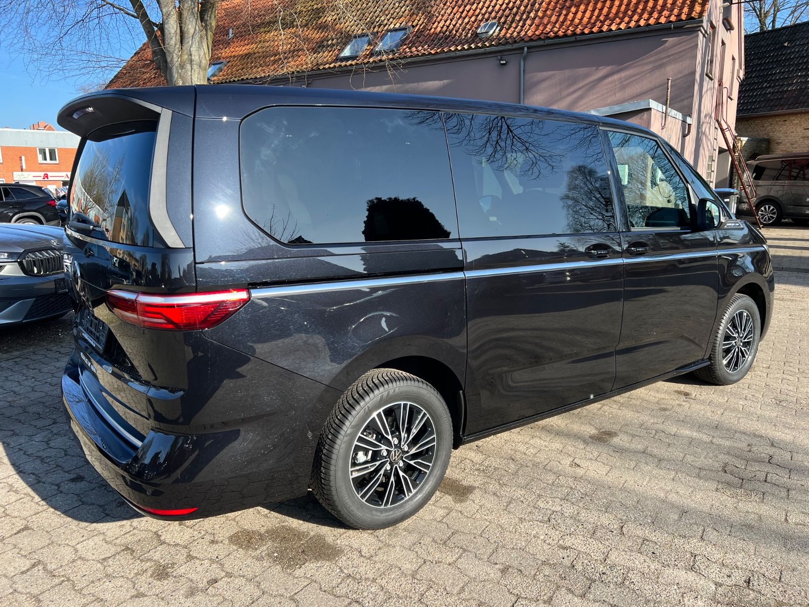 Volkswagen T7 Multivan 2,0TDI Style lang AHK Pano IQ Kamera foto 3