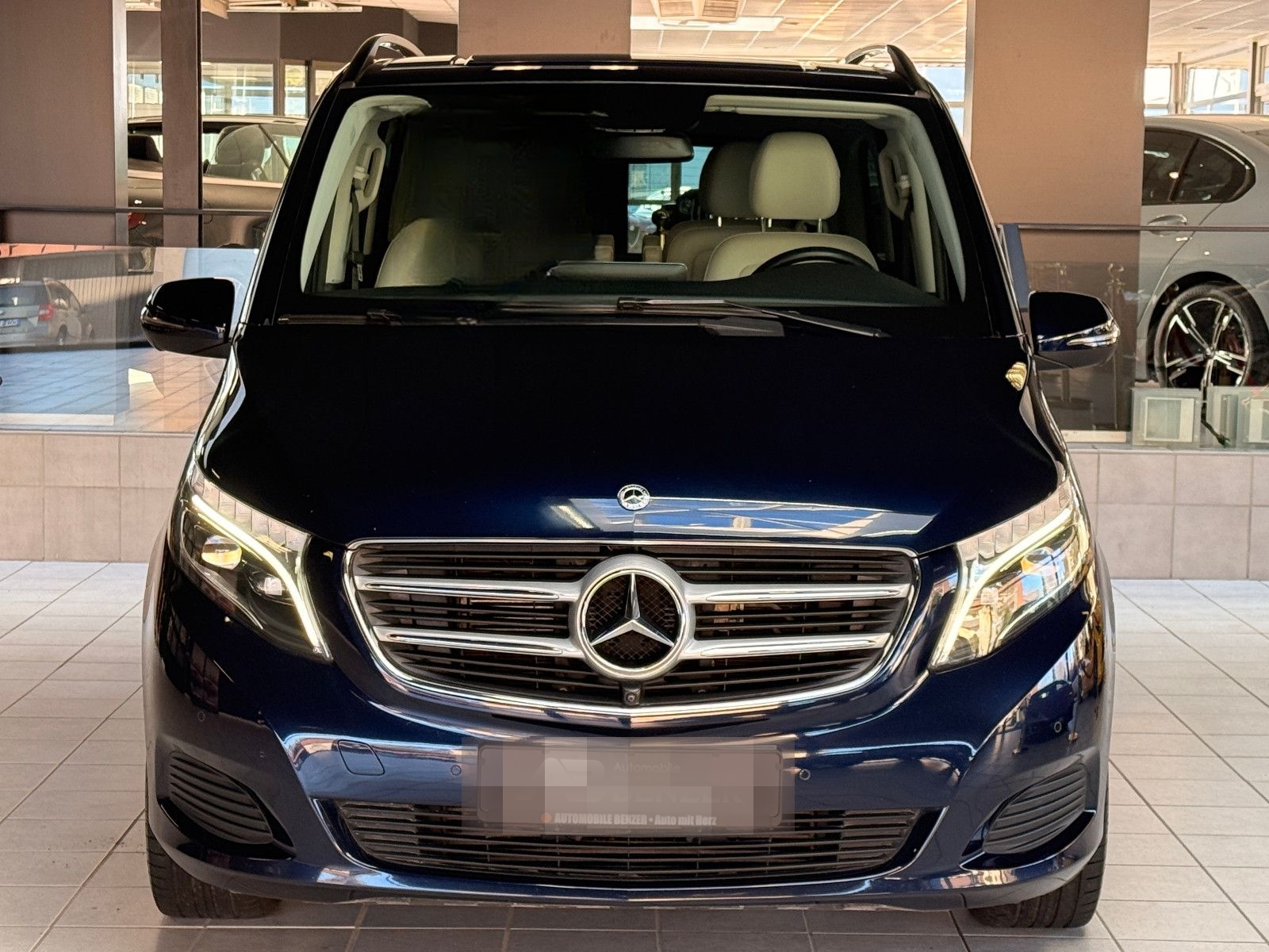 Mercedes-Benz V 250/AVANTGARDE/LANG/4MATIC/LEDER/LED/NAVI/6SIT foto 2