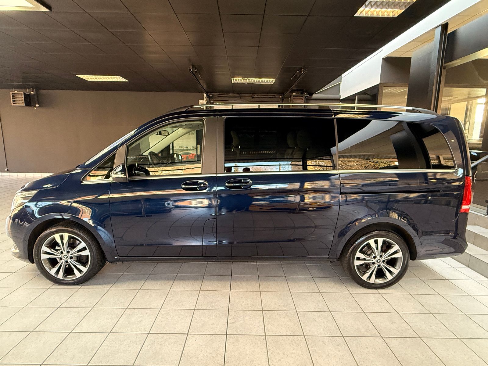 Mercedes-Benz V 250/AVANTGARDE/LANG/4MATIC/LEDER/LED/NAVI/6SIT foto 4