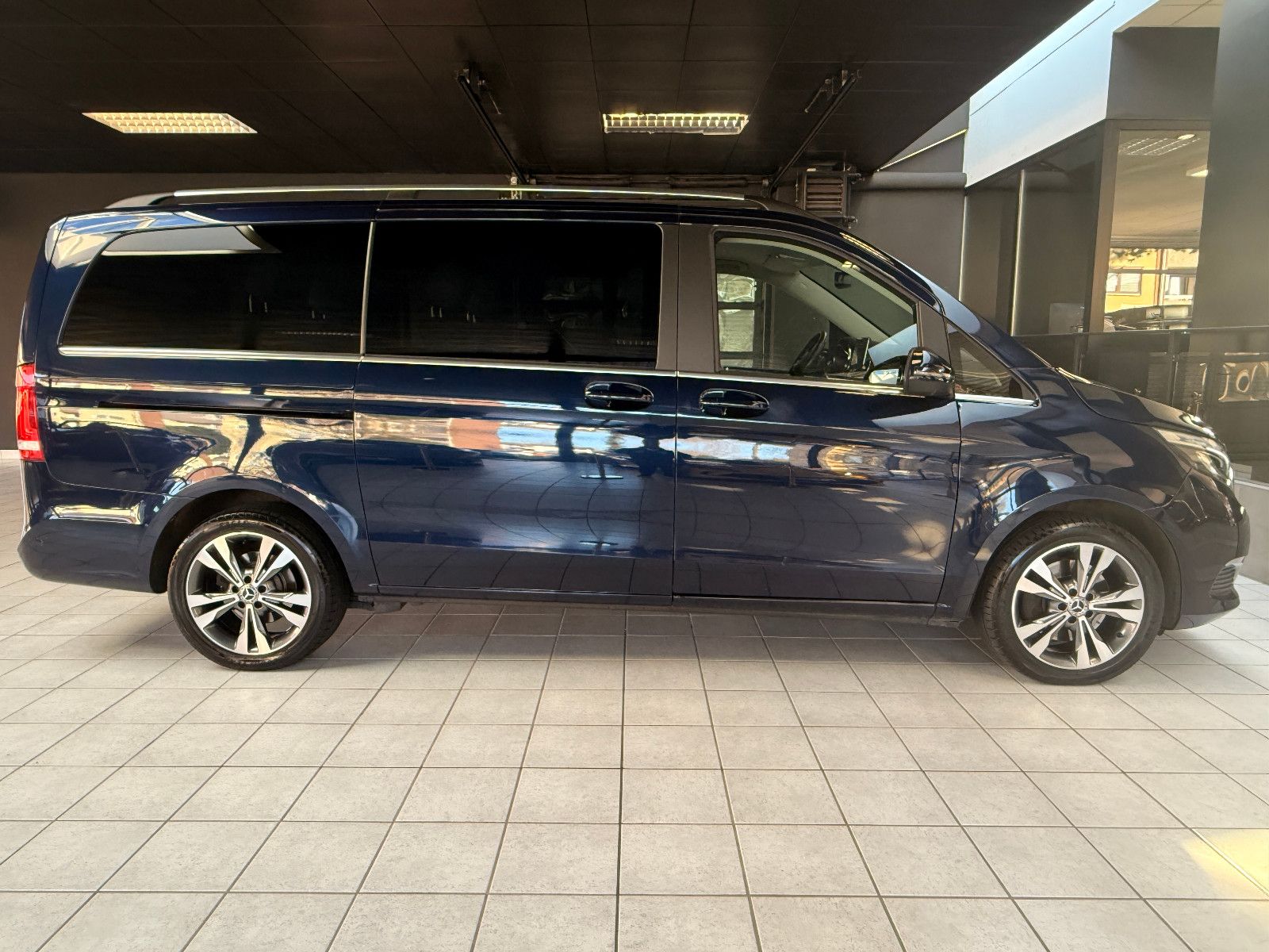 Mercedes-Benz V 250/AVANTGARDE/LANG/4MATIC/LEDER/LED/NAVI/6SIT foto 5