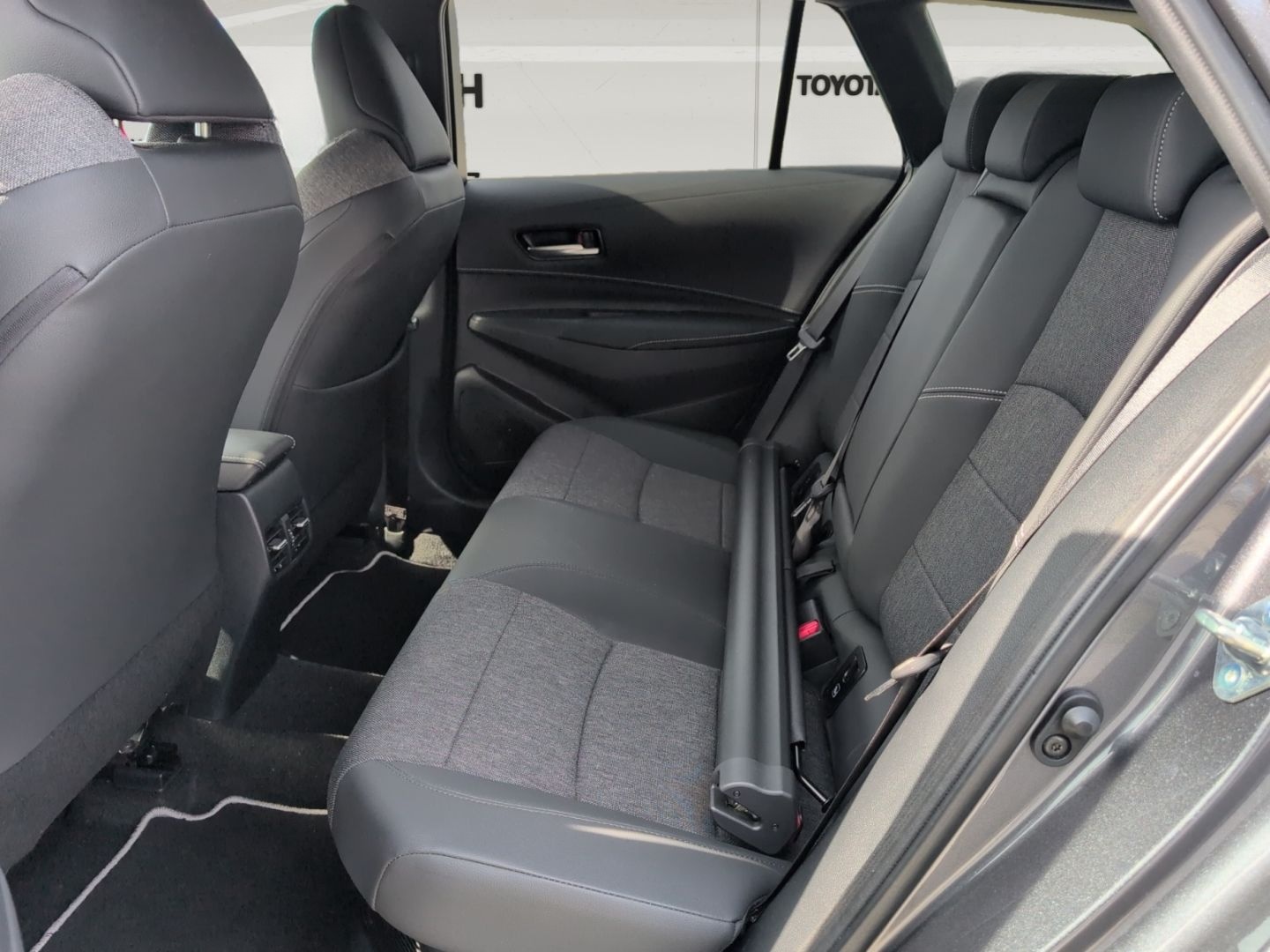 Toyota Corolla Touring Sports Hybrid Team D Navi LED AC foto 13