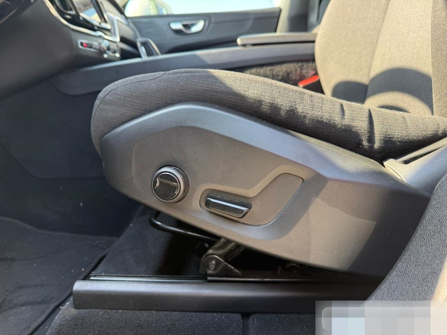 Volvo XC60 Momentum Pro CAM/H&K/FSH/GOOGLE/SHZ/LHZ foto 12