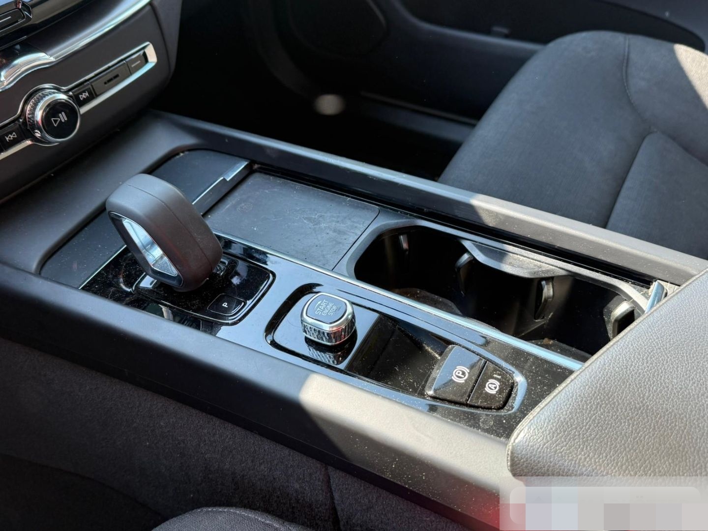 Volvo XC60 Momentum Pro CAM/H&K/FSH/GOOGLE/SHZ/LHZ foto 19