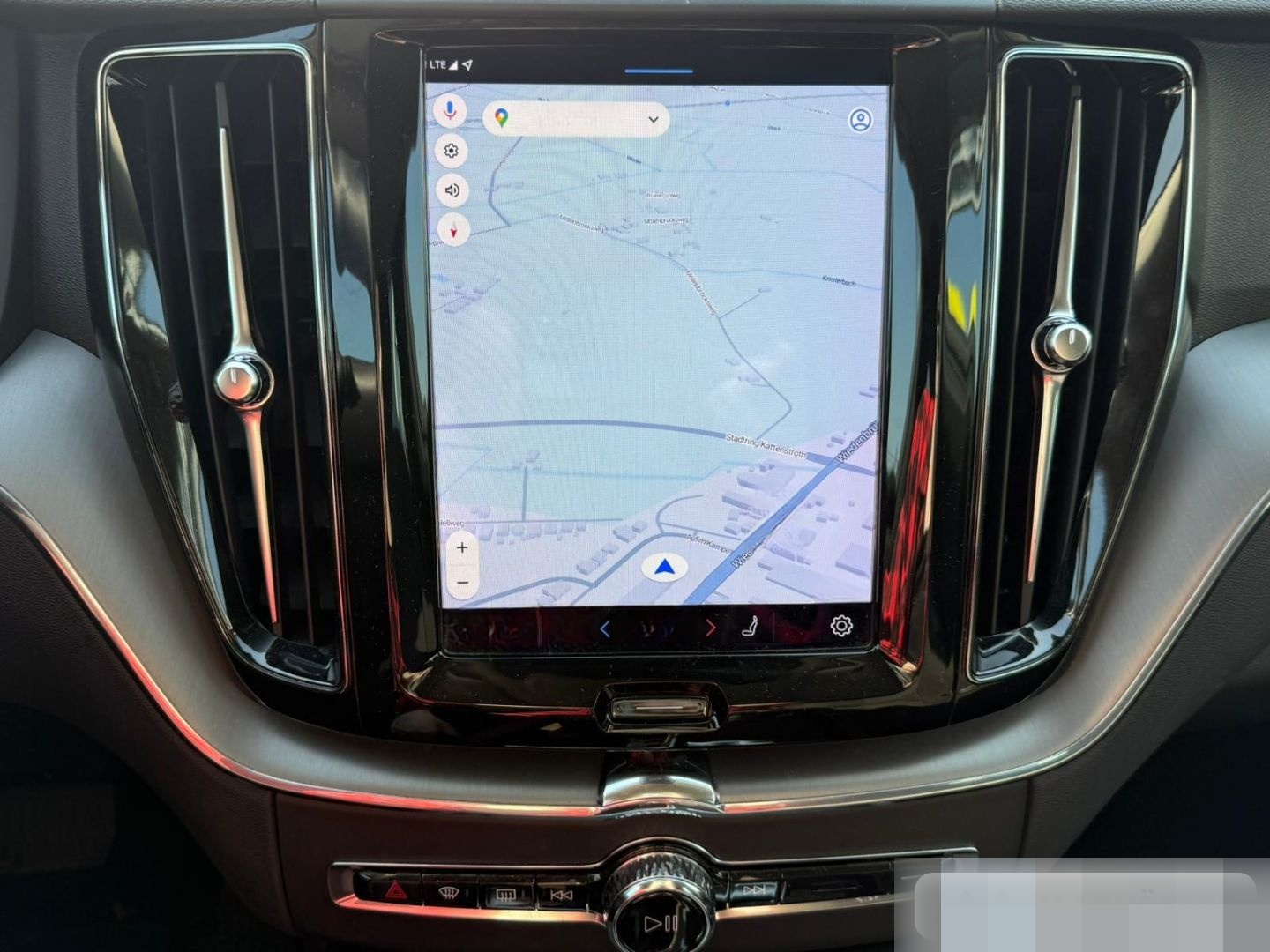 Volvo XC60 Momentum Pro CAM/H&K/FSH/GOOGLE/SHZ/LHZ foto 25