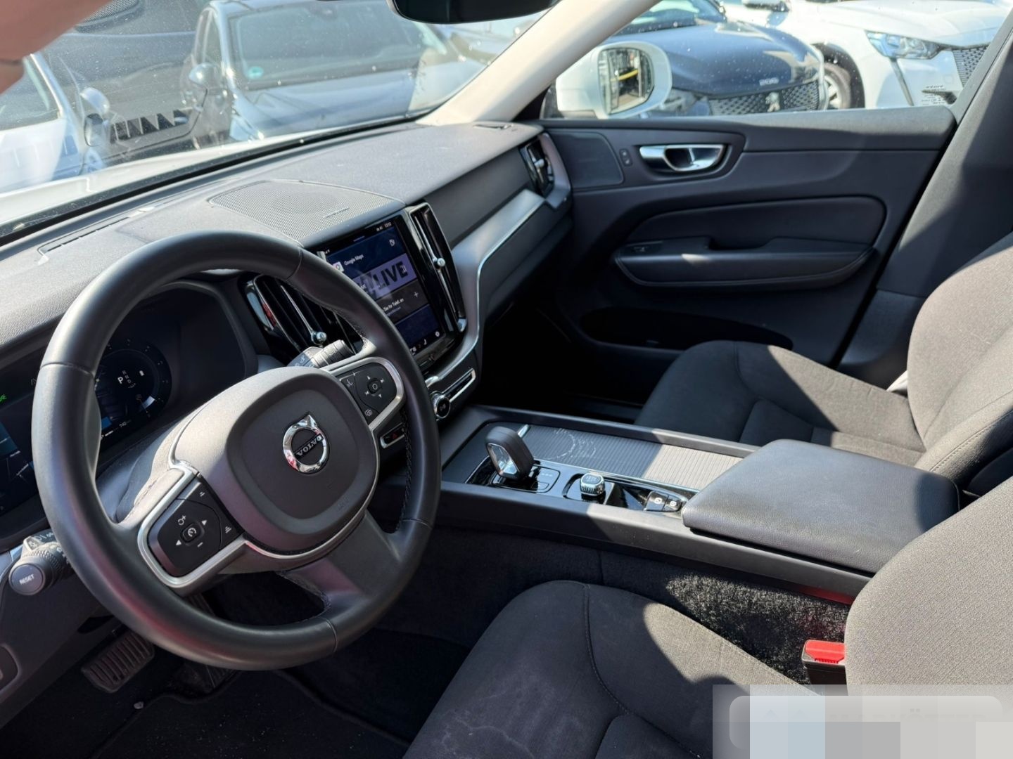 Volvo XC60 Momentum Pro CAM/H&K/FSH/GOOGLE/SHZ/LHZ foto 9