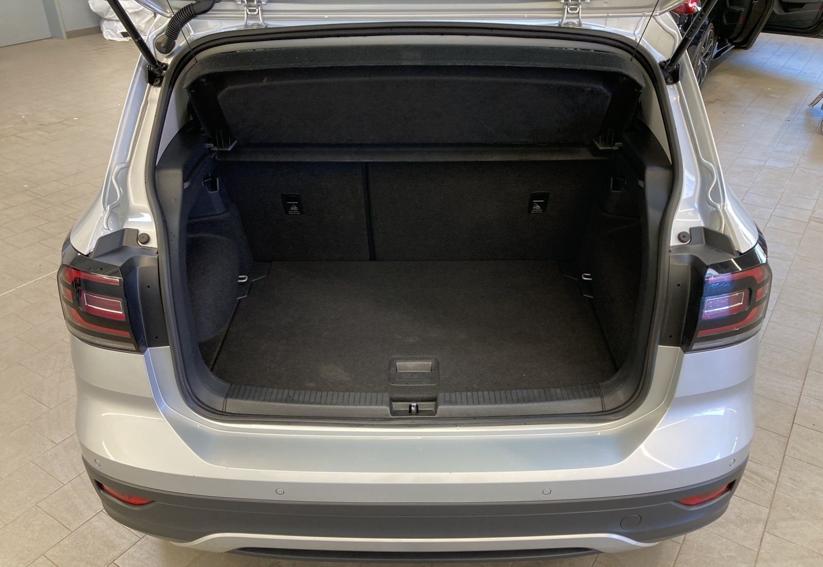 Volkswagen T-Cross TSI DSG Style LED Kamera TravelAssist Al foto 17