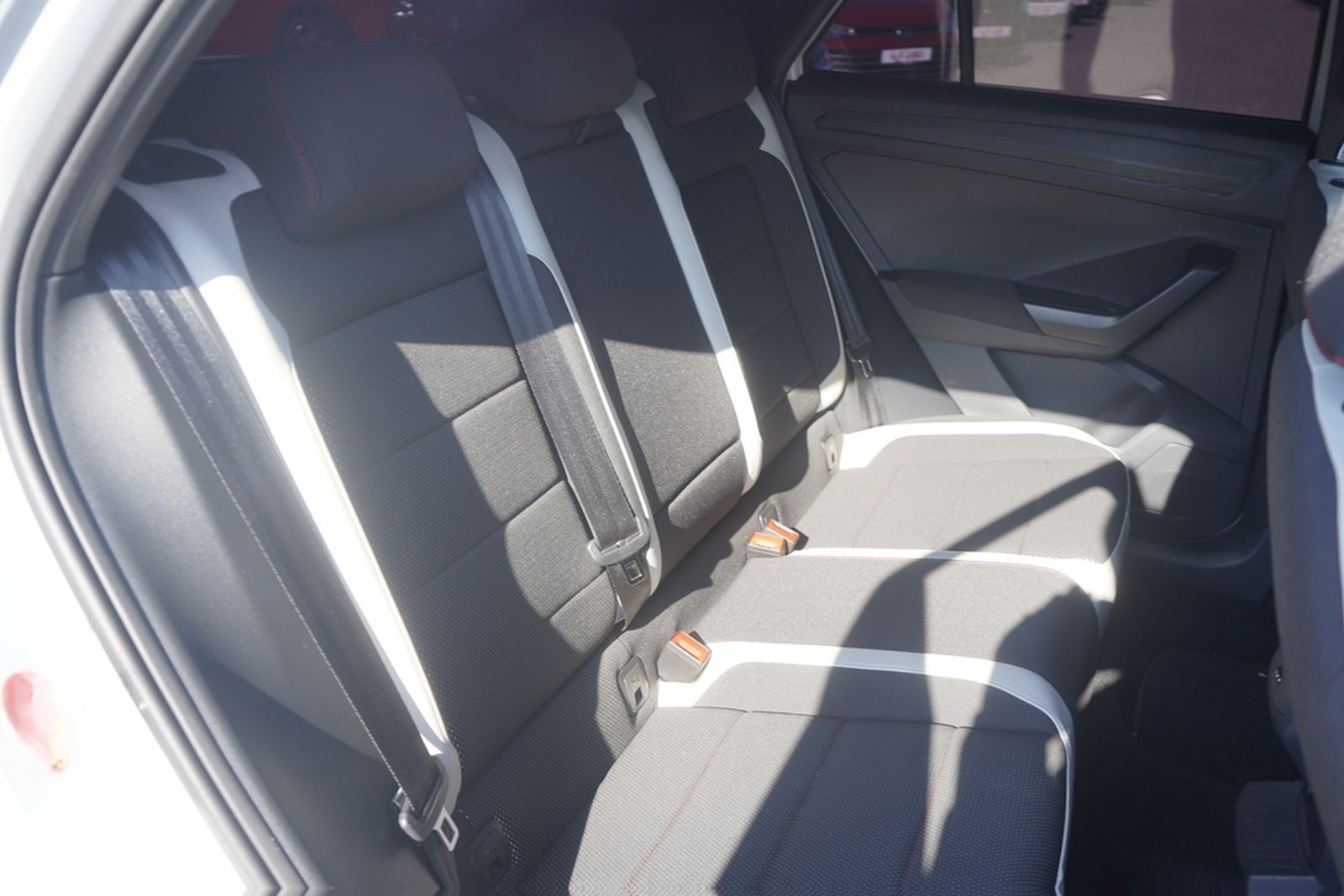 Volkswagen T-Roc R-Line 2.0 TSI DSG 4M LED SHZ AHK foto 29