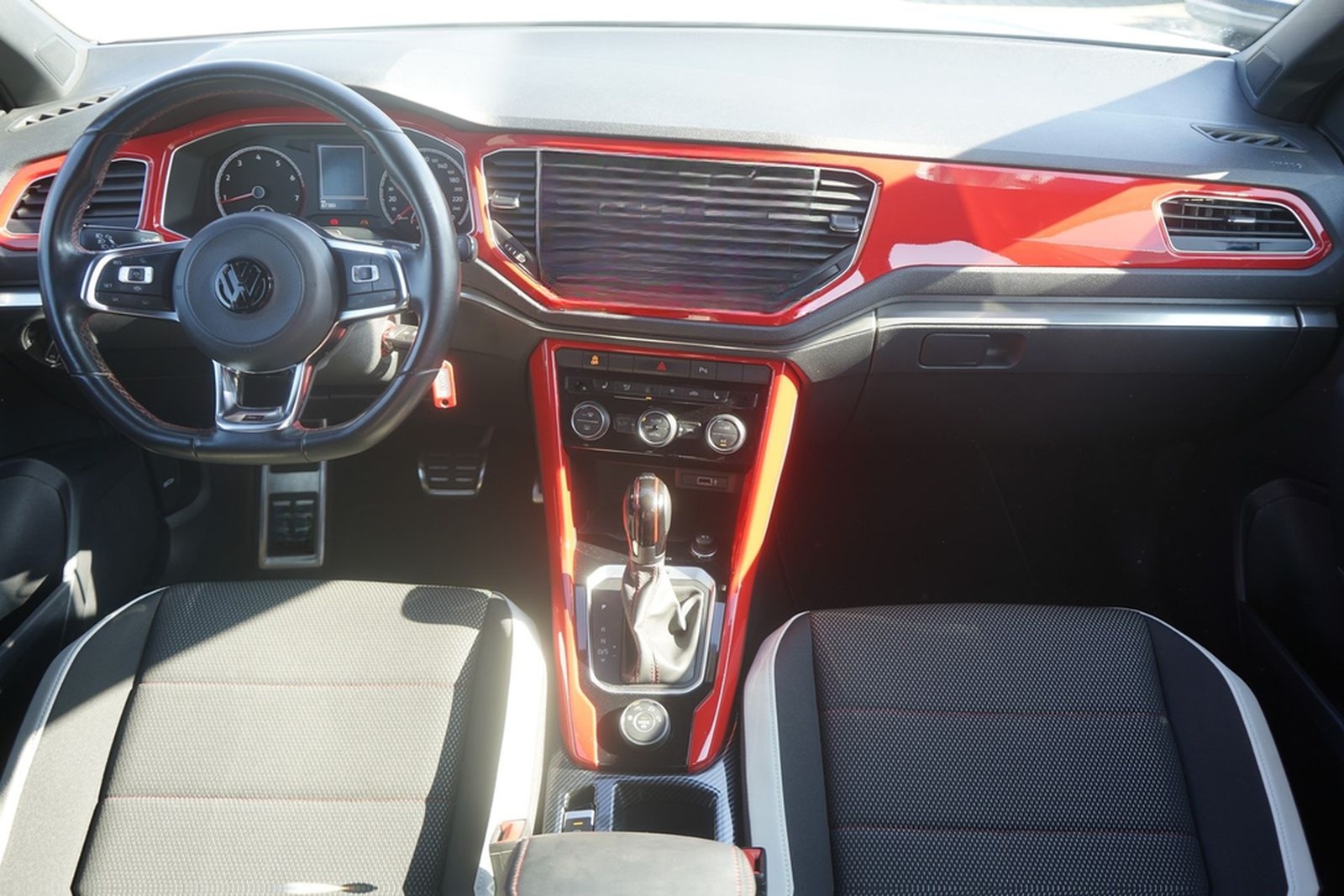 Volkswagen T-Roc R-Line 2.0 TSI DSG 4M LED SHZ AHK foto 10