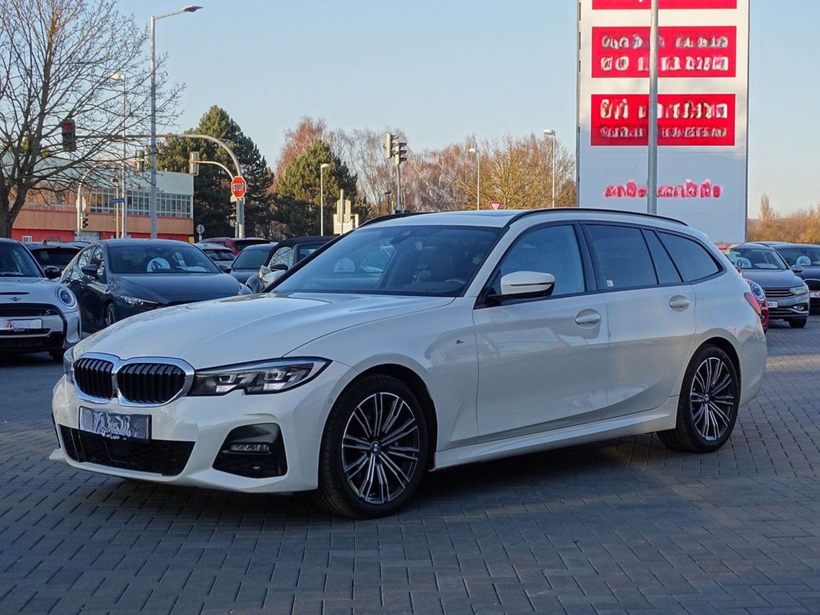BMW 330i xDrive M Sport Aut. LED Navi AHK Kamera ACC foto 2