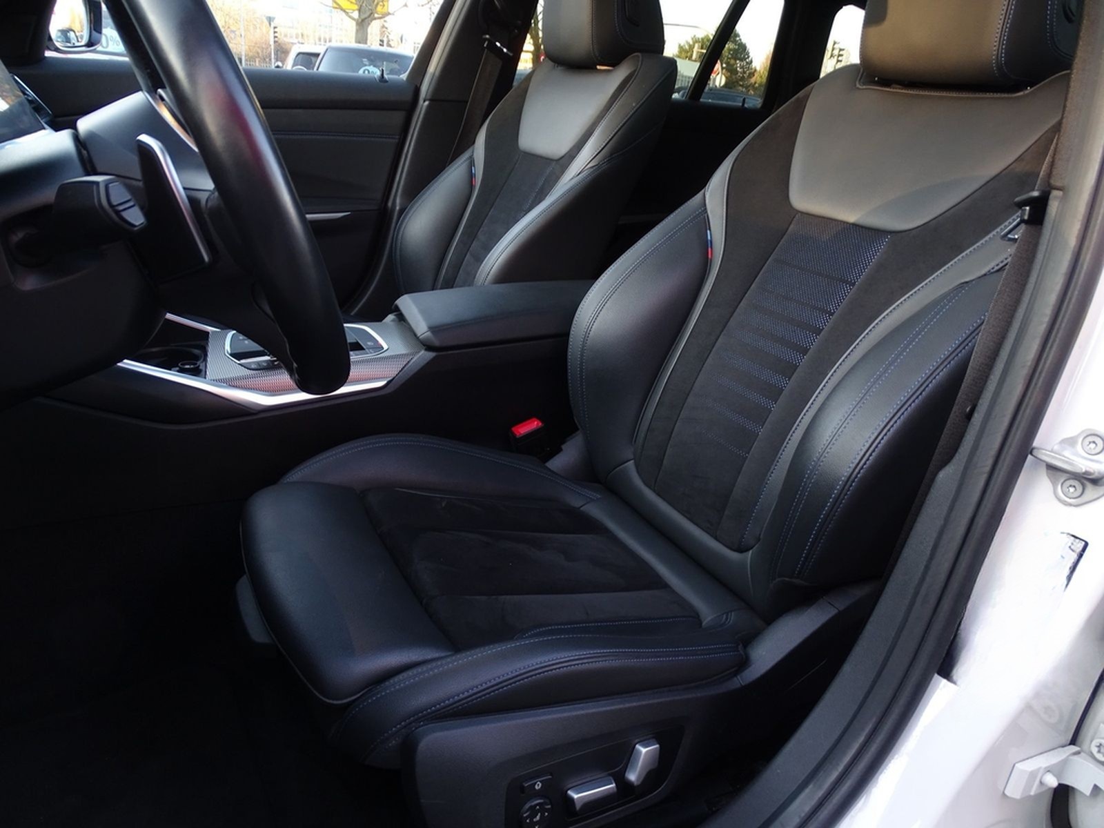 BMW 330i xDrive M Sport Aut. LED Navi AHK Kamera ACC foto 26