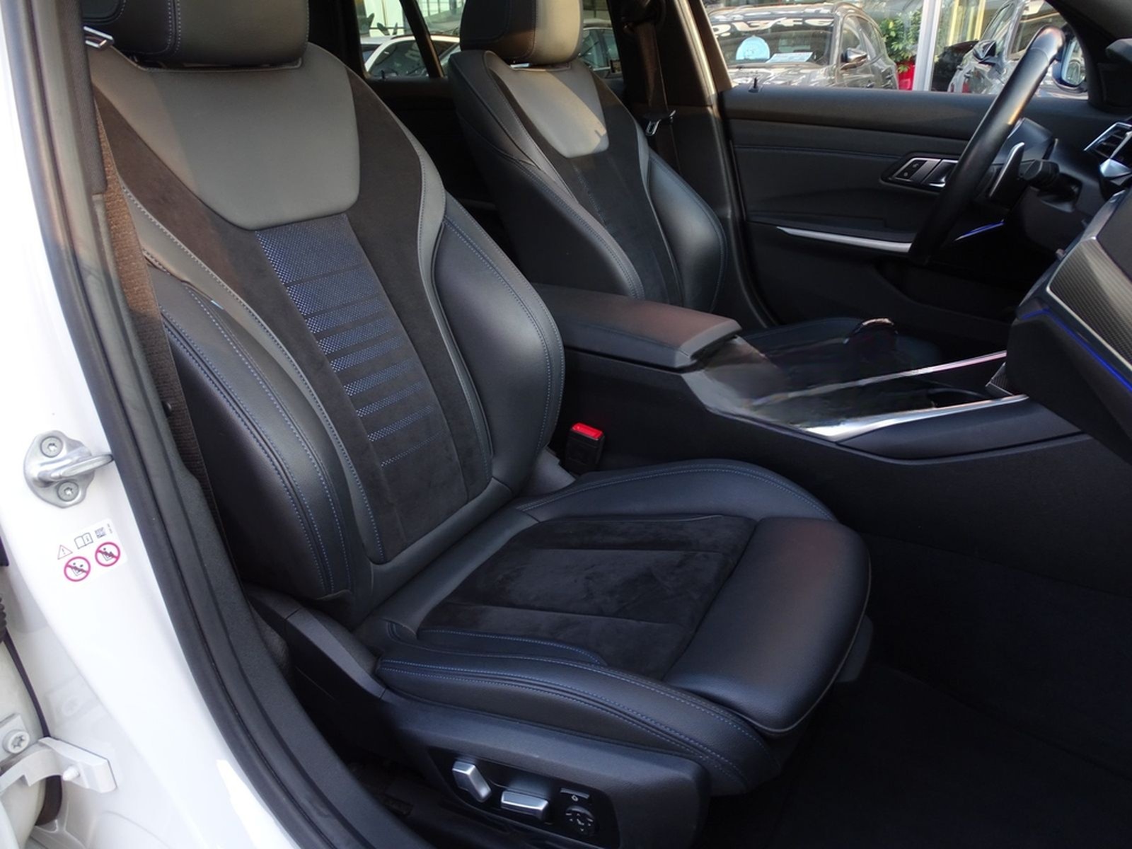 BMW 330i xDrive M Sport Aut. LED Navi AHK Kamera ACC foto 29