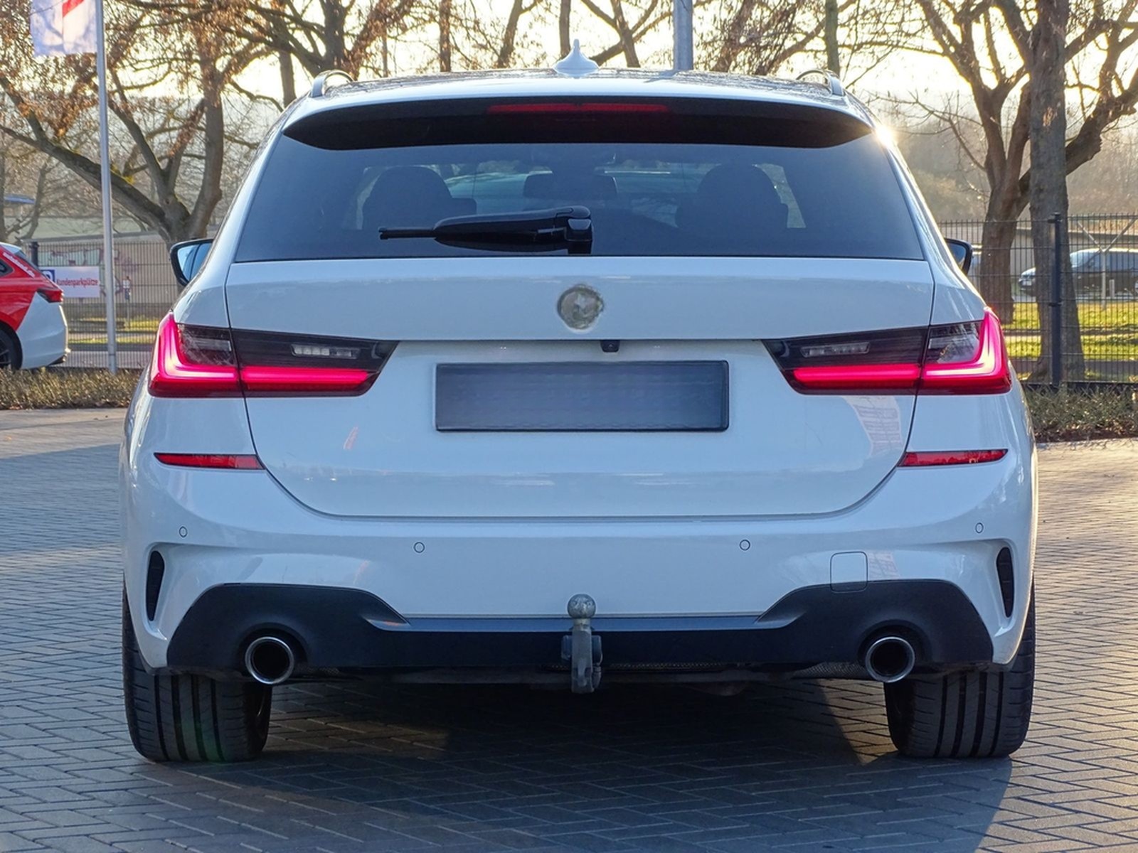 BMW 330i xDrive M Sport Aut. LED Navi AHK Kamera ACC foto 4