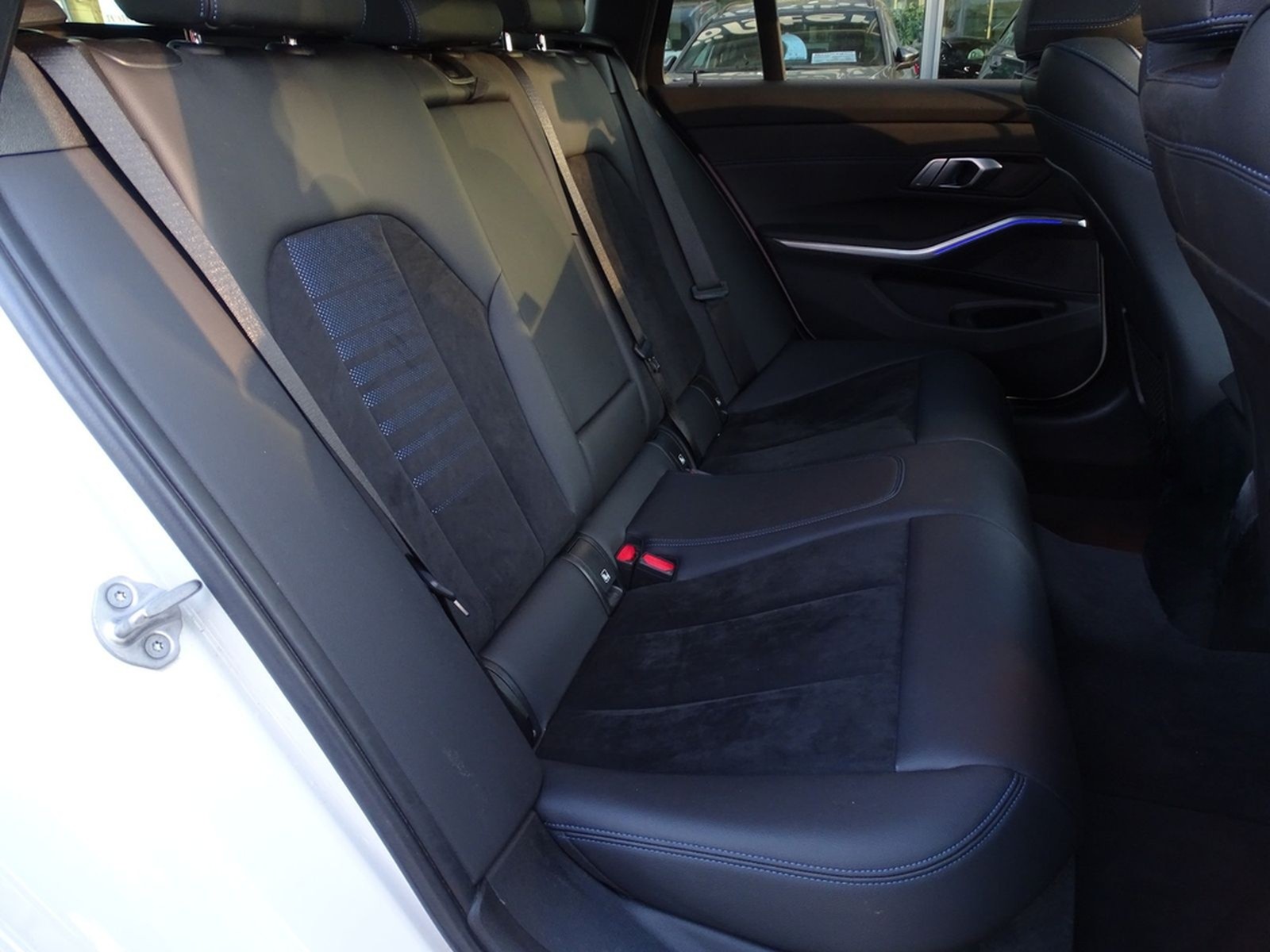 BMW 330i xDrive M Sport Aut. LED Navi AHK Kamera ACC foto 31