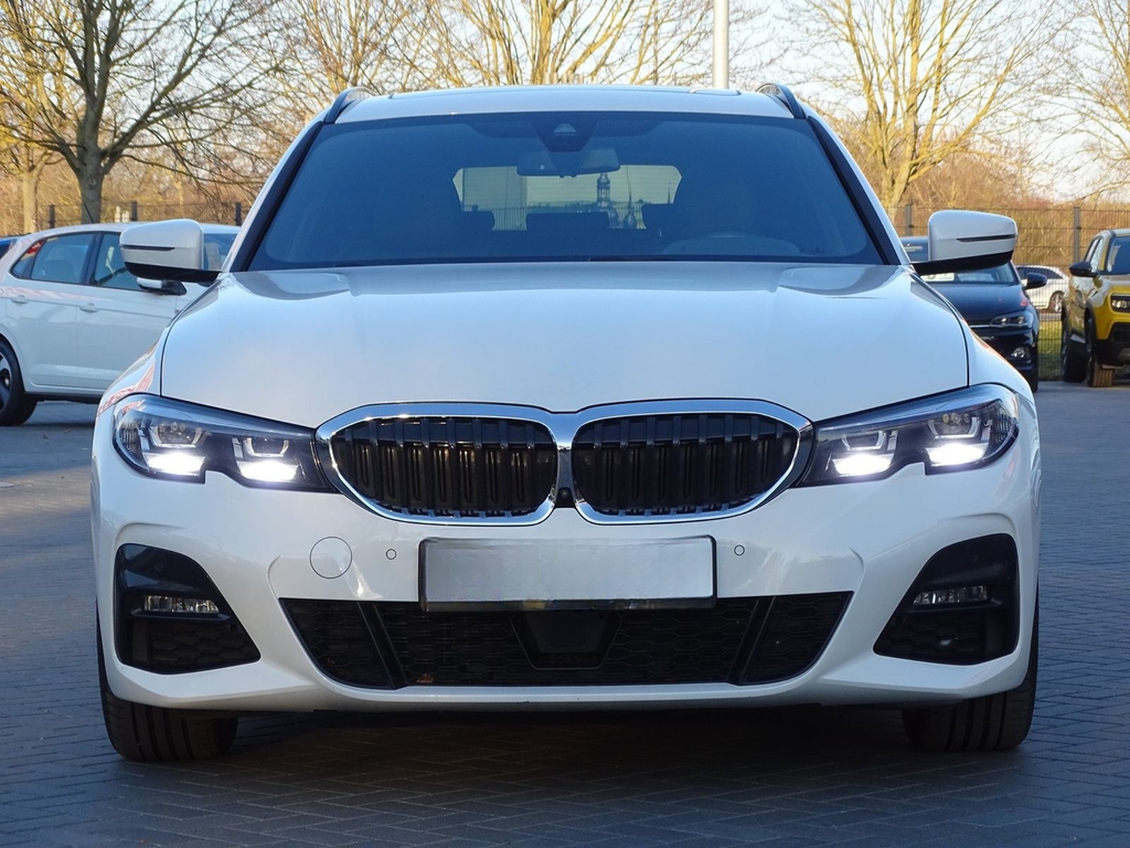 BMW 330i xDrive M Sport Aut. LED Navi AHK Kamera ACC foto 7
