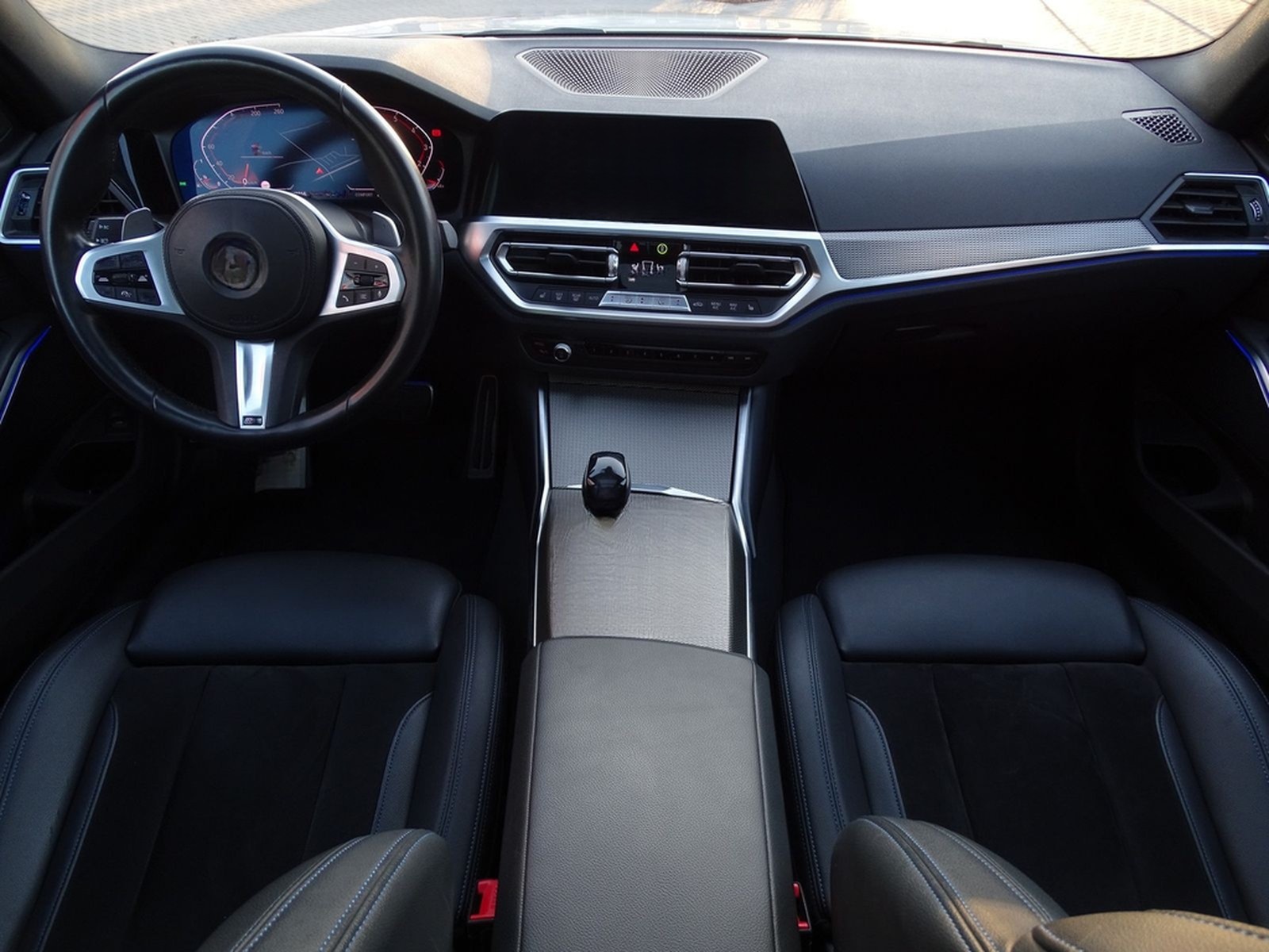 BMW 330i xDrive M Sport Aut. LED Navi AHK Kamera ACC foto 9