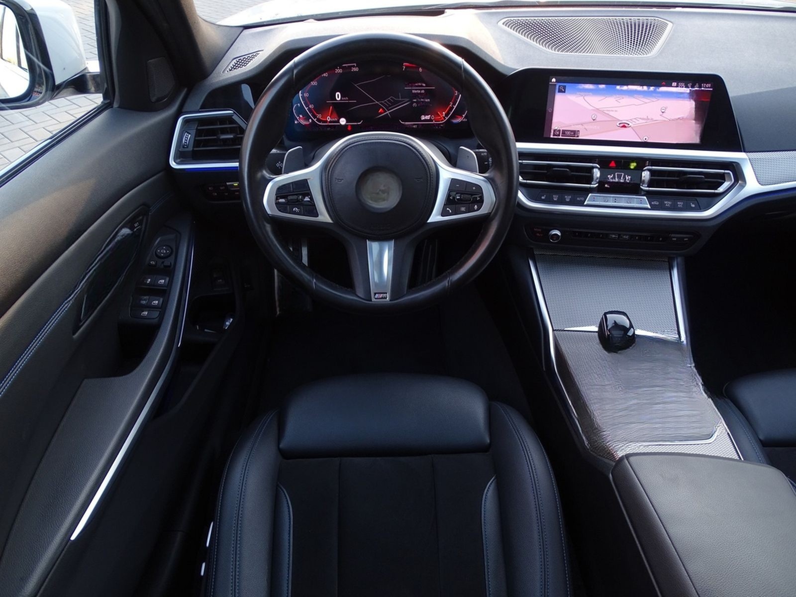 BMW 330i xDrive M Sport Aut. LED Navi AHK Kamera ACC foto 10