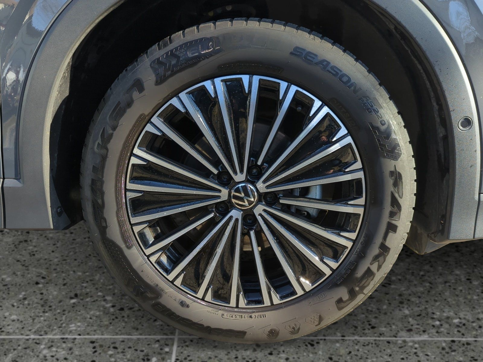 Volkswagen Tiguan 1.5 TSI DSG GOAL AHK MATRIX KLIMA ACC foto 7