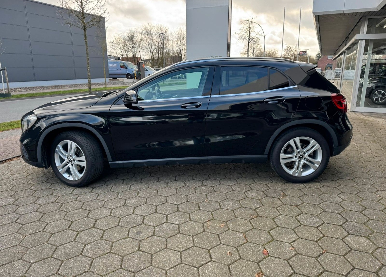 Mercedes-Benz GLA 220D 4Matic Urban/7G-DCT/AHK/LED foto 2