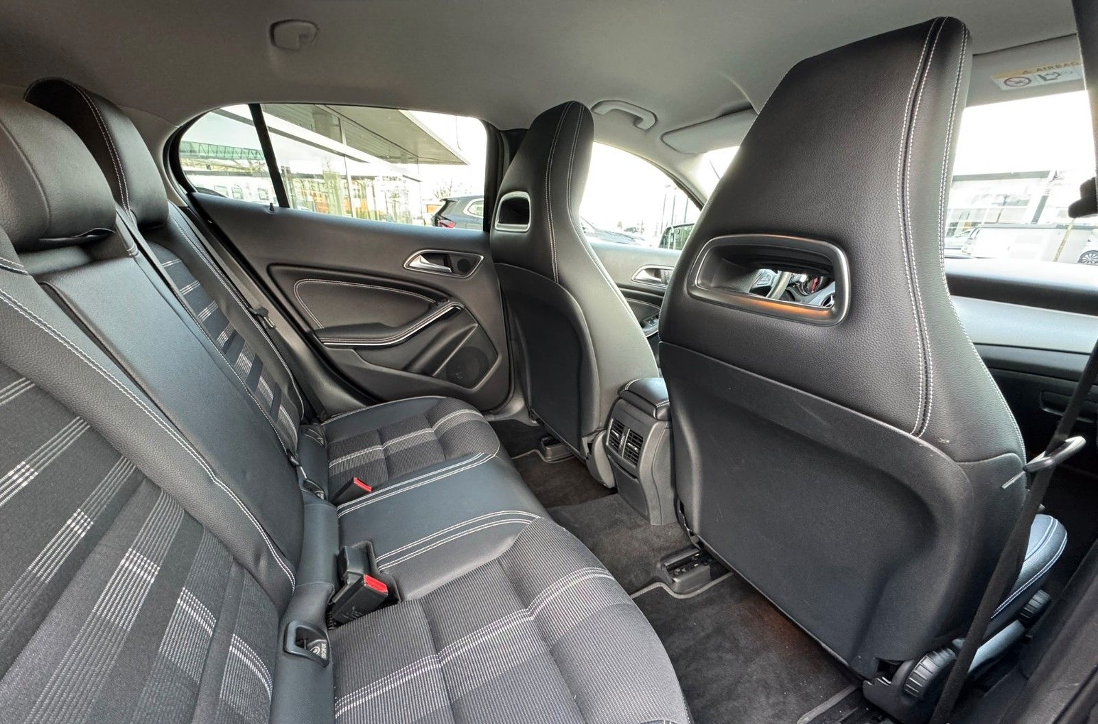 Mercedes-Benz GLA 220D 4Matic Urban/7G-DCT/AHK/LED foto 10