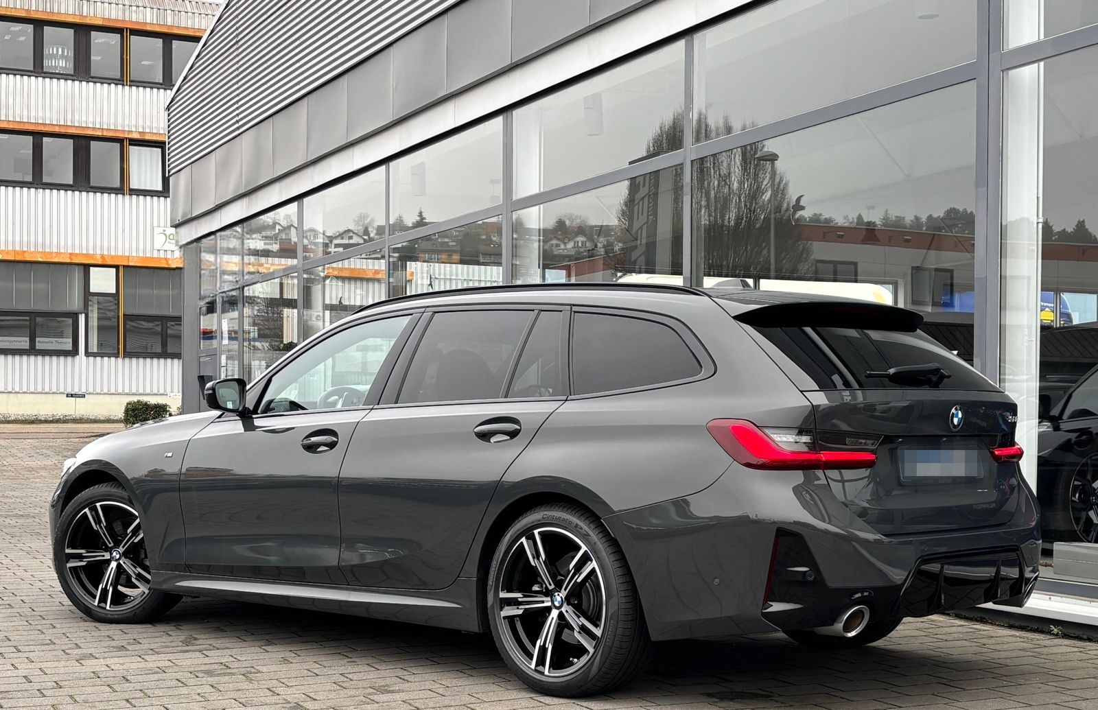 BMW 320 i Tour M Sportpaket PANO°LCI°AdLED°ACC°360° foto 4