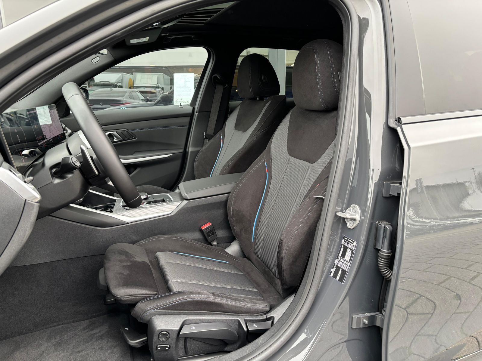 BMW 320 i Tour M Sportpaket PANO°LCI°AdLED°ACC°360° foto 8