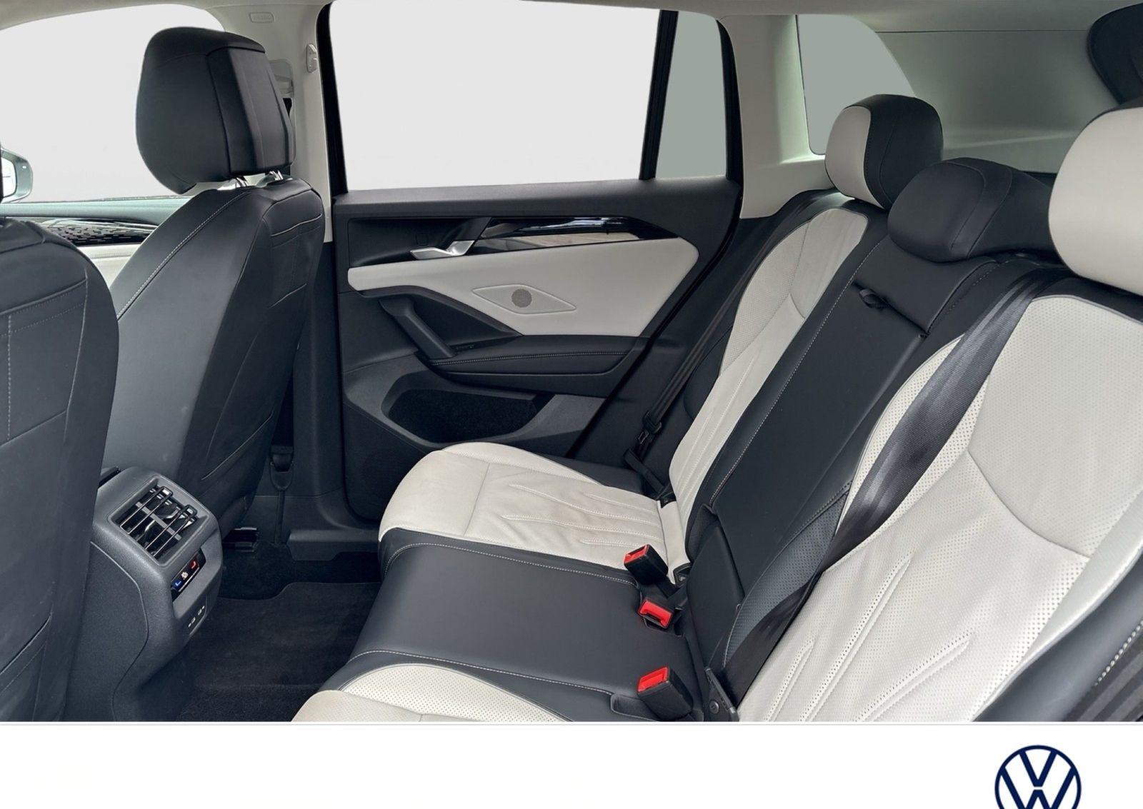 Volkswagen Tiguan 2.0 ELEGANCE 4X4 LEDER AHK 360CAM ACC NAV foto 9